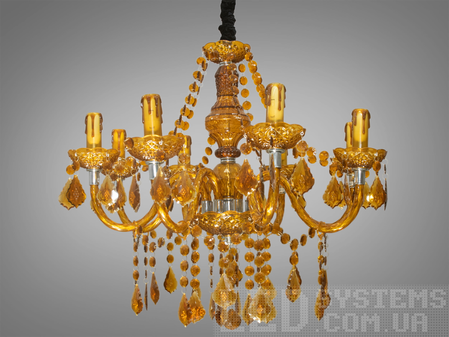 Класична підвісна акрилова люстра у вітальню це новий виток розвитку освітлювальних технологій. Застосовується також для зали, спальні, кухні, ресторану, кафе.
Великим плюсом може стати значно менша вага акрилу, тепер встановити величну двоярусну люстру можна навіть на стелю. Акрилові елементи практично не б'ються, легко миються, а колір не вигоряє. Використання таких люстр дозволяє створювати з їх допомогою стильні та неповторні інтер'єри.
Люстра під лампи розжарювання, економка або світлодіодні лампи на патрон E14. Кріпиться до стель будь-якого типу (натяжним, підвісним, звичайним).