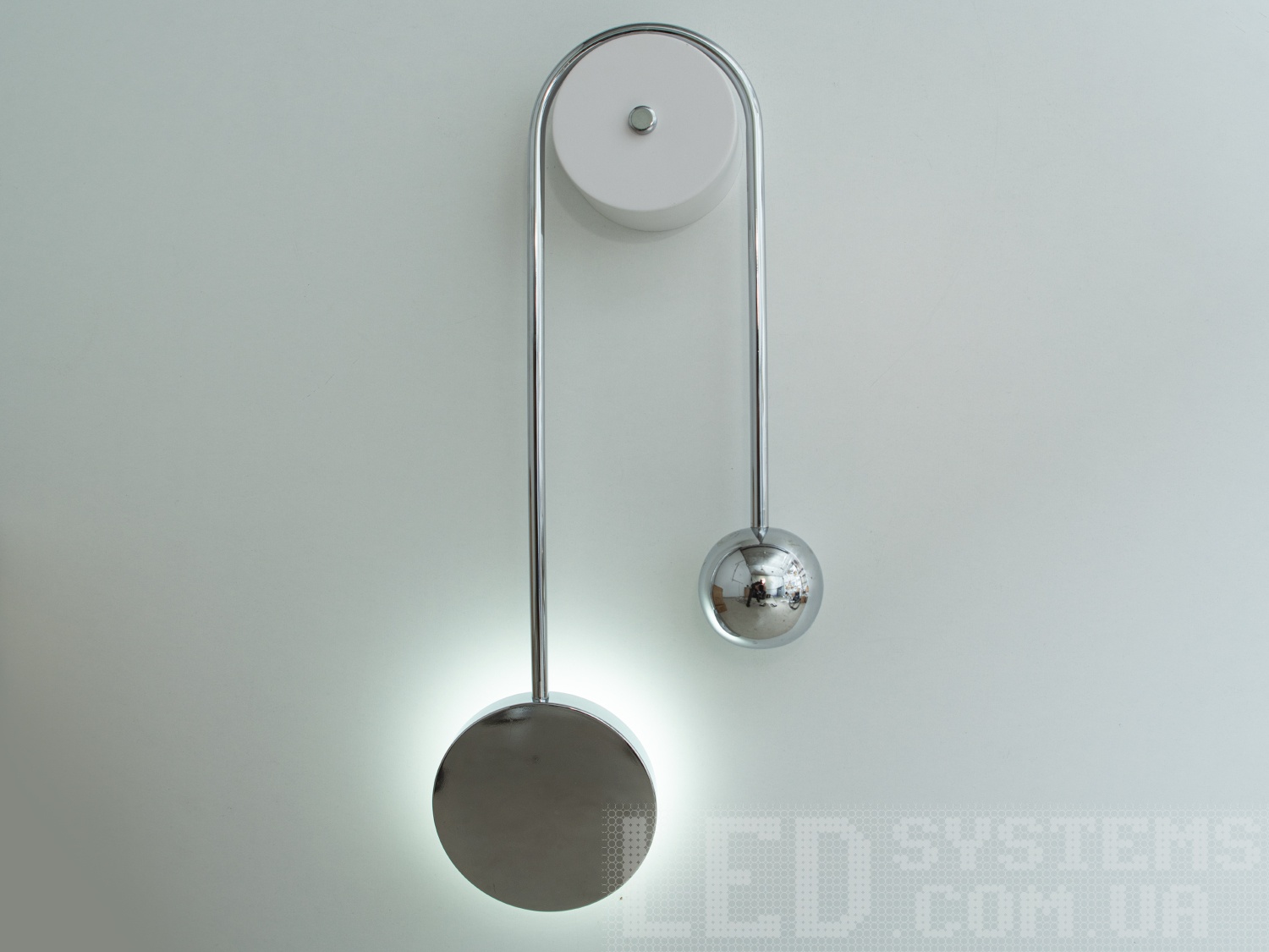 Настінний сучасний світлодіодний світильник у стилі 