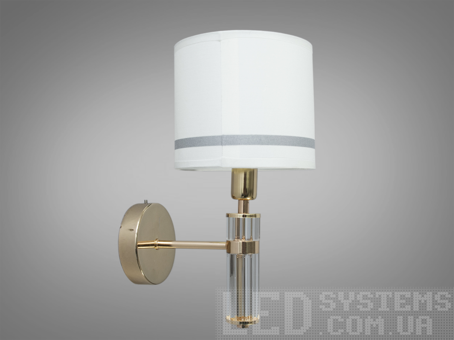 Класичне бра для спальні з абажуром, в хромованому або золотому виконанні ідеально впишеться в будь-який інтер'єр. Патрон Е14 дозволить підібрати потрібний вам тип лампи та температуру свічення. За допомогою світлодіодної, економки або звичайної лампи розжарювання ці бра стануть яскравою нотою як у класичних, так і в сучасних інтер'єрах.
Солідність, строгість і простота ідеально переплелися у новій серії класичних світильників Діаша.
Універсальним кріпленням на планку легко кріпляться на будь-який тип стін. Увімкнення/вимкнення відбувається з настінного вимикача.