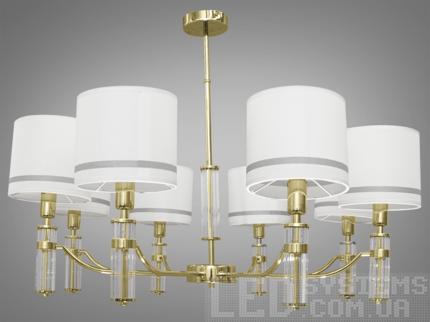 Сучасна класична люстра для залу з абажурами з витонченою металевою основою та стильними кришталевими лаконічними елементами. Ви можете вибирати виконання металевих частин у золотому або хромованому варіанті. Застосовується для вітальні, залу, холу, спальні. У цій серії люстр і бра ідеально переплелися такі поняття, як солідність, строгість і простота.
Люстри та бра цієї моделі під прості лампи розжарювання або &laquo;LED-економки&raquo; на патрон Е14 дозволять підібрати необхідну вам температуру свічення.Універсальним кріпленням на планку легко кріпляться на будь-який тип стелі (підвісний, натяжний, звичайний). Увімкнення/вимкнення відбувається з настінного вимикача.