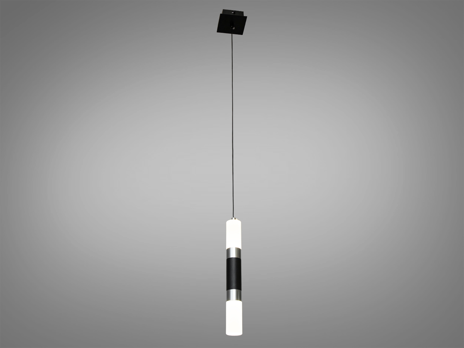 Одинарний LED підвіс на кухню-студію в стильному сучасному виконанні добре виглядатиме в інтер'єрі вітальні або зали, ресторану або кухні з акцентом на барну стійку або обідній стіл.
Яскраве світло повинне бути тільки там де воно дійсно потрібне, а решта має висвітлюватися легким світлом, що заповнює, яке створює затишок і відчуття усамітнення. Саме для створення якісного локального освітлення ми пропонуємо використовувати ці світильники. Ви завжди будете в захваті від світла даних LED-підвісів.
Кріпиться до стелі будь-якого типу універсальним кріпленням на монтажну планку.