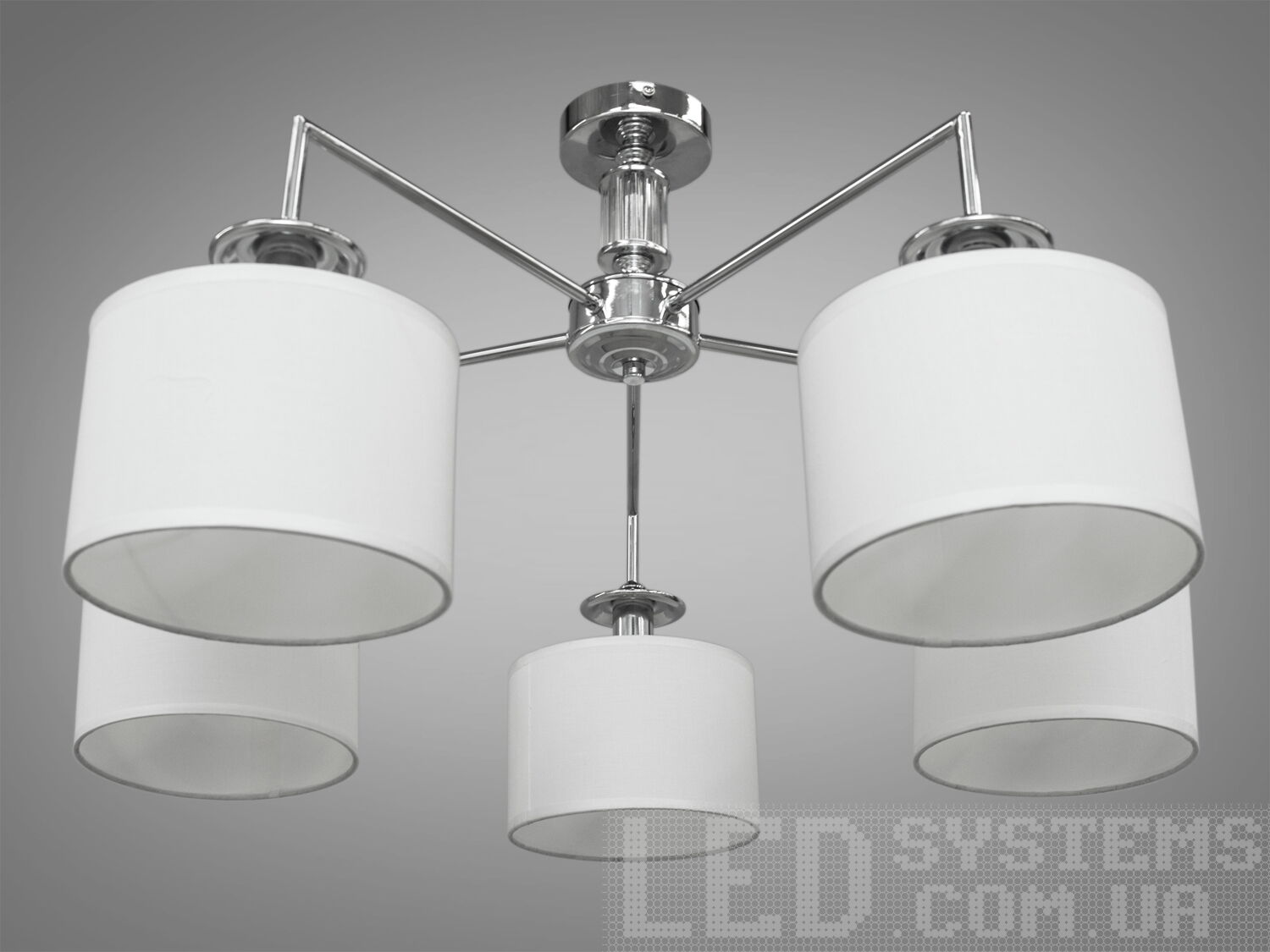 Стильна люстра з абажурами в класичному стилі, на 5 ламп з витонченою металевою основою та стильними кришталевими елементами. Застосовується для вітальні, залу, холу, спальні. У цій серії люстр і бра ідеально переплелися такі поняття, як солідність, строгість і простота.
Люстри та бра цієї моделі під звичайні лампи розжарювання або &laquo;LED-економки&raquo; на патрон Е14 внесуть класичні нотки до Вашого інтер'єру та дозволять підібрати потрібну вам температуру світіння.Універсальним кріпленням на планку легко кріпляться на будь-який тип стелі (підвісний, натяжний, звичайний). Увімкнення/вимкнення відбувається з настінного вимикача.