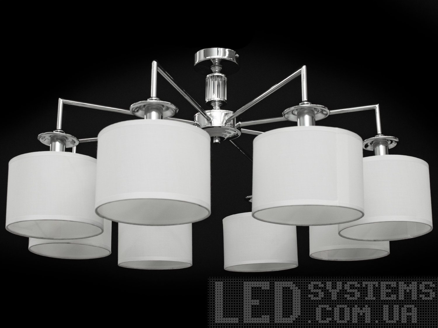 Велике приміщення потребує якісного освітленні і, звичайно ж, гарне оформлення. У цьому випадку, дана люстра саме те, що Вам необхідно. Зверніть увагу на витончений металевий каркас з лаконічними і стильними кришталевими підвісками. Ці люстри і бра ідеально виглядають як в класичних, так і в сучасних інтер'єрах, і навіть у стилі &laquo;хай-тек&raquo;.
Вам надається унікальна можливість вибирати виконання металевих частин у золотом або хромованому варіантах.
Неповторні люстри і бра цієї моделі з звичайними лампами розжарювання або &laquo;економкою&raquo; на патрон Е14 внесуть класичні нотки в Ваш інтер'єр. Адже в них ідеально переплетені такі поняття, як солідність, строгість і простота. Вибір за Вами.