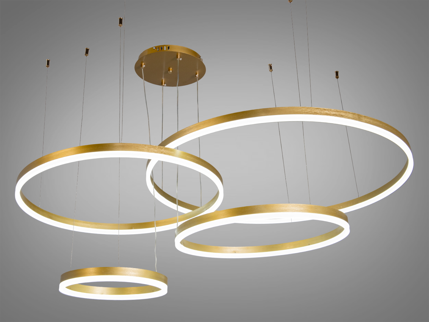 Ексклюзивна світлодіодна люстра з пультом, бронза, 157Вт. Ідеально підходить для сучасного інтер′єру.