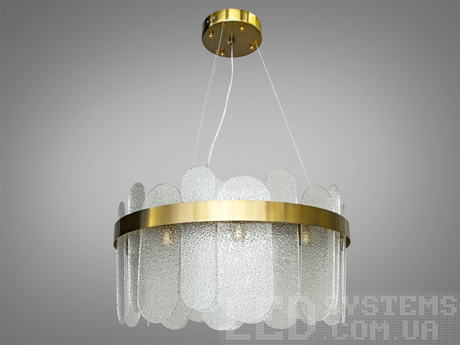 Сучасна люстра в класичному стилі для залу на 10 ламп з металевим корпусом кольору золото і кришталем, добре буде виглядати в сучасному інтер'єрі вітальні, спальні, коридору або кухні.&nbsp;Висота люстри регулюється, завдяки чому підходить для низьких стель. Стельове кріплення на планку універсальне підходить для навісних, натяжних і звичайних стель. Кришталева люстра під лампочку з цоколем G9.&nbsp;Безліч непомітних ламп формату G9 максимально рівномірно висвітлює скляні підвіски на люстрі і ваше приміщення. Люстра спеціально розроблена під світлодіодні лампи стандарту G9.&nbsp;
Увага. Вага люстри 8.8кг.