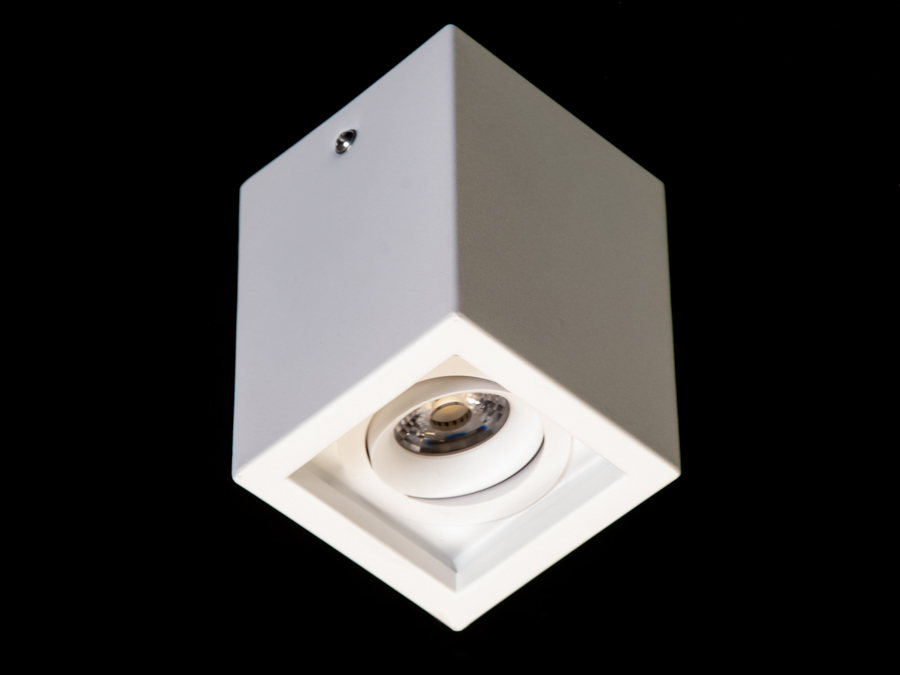 Стильний накладний точковий поворотний світильник для кухні від ТМ 