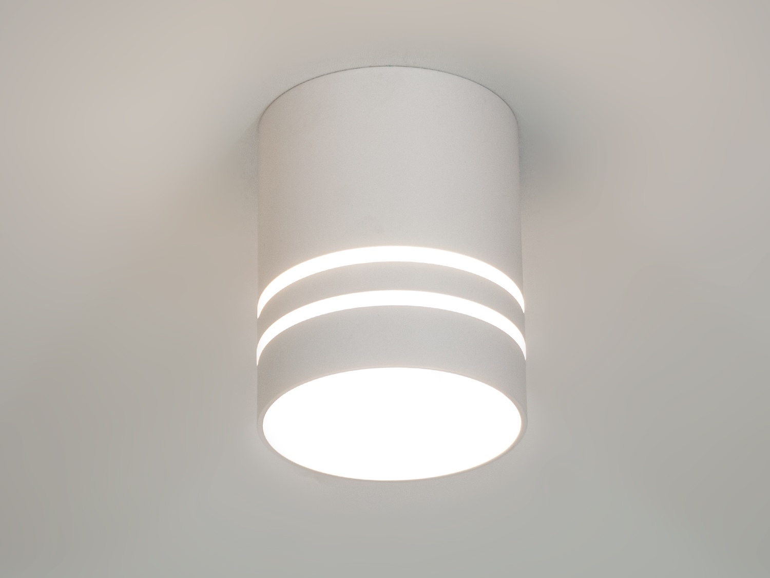 Цей накладний точковий світлодіодний світильник від ТМ 