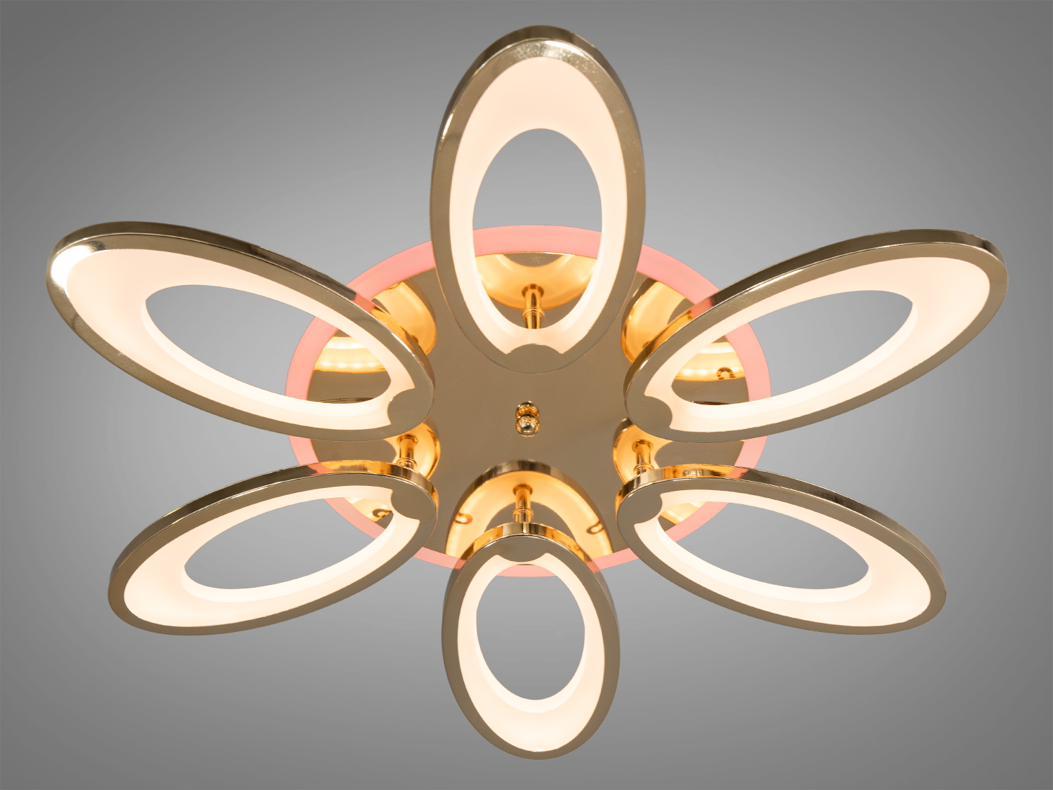 Сучасна LED-люстра на кухню з пультом, з диммером, з LED підсвічуванням підходить на площу приміщення приблизно 14 кв.м.
Світлодіодна люстра має кілька режимів: холодний 6000К, нейтральний 4100К, теплий 3200К, кольорове підсвічування, суміщений режим &ndash; будь-яке основне світло плюс будь-який колір світлодіодного підсвічування. Регулювання яскравості люстри від 5 до 100% відбувається за допомогою пульта дистанційного керування, що входить до комплекту.
Переваги акрилових розсіювачів знаходять своє відображення у міцності, довговічності та легкості конструкції люстри. Вона відрізняється низьким енергоспоживанням, що робить її економічно вигідною, а також малою висотою від стелі, ідеальною для просторів з обмеженою висотою стелі.
Люстра світить яскраво, але не сліпить за рахунок матеріалу &ndash; акрилу, до того ж цей матеріал дуже міцний &ndash; його важко зашкодити. Застосовується для зали, вітальні, кухні, спальні, їдальні, дитячої, тому що відсутні елементи, що б'ються.
Універсальне кріплення на монтажну планку підходить для стелі будь-якого типу.