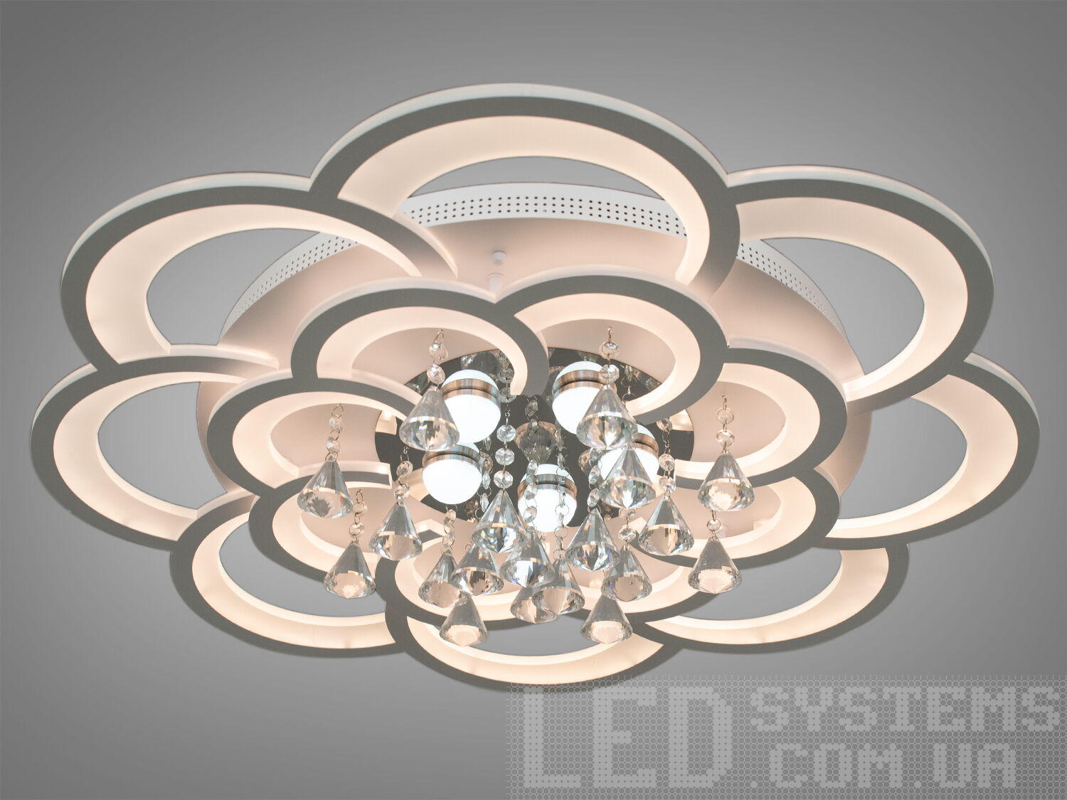 Незвичайна стильна Лед люстра з диммером підходить для приміщень з площею приблизно 25кв.м. Застосовується для спальні, зали, вітальні, кухні, також для дитячої кімнати, оскільки відсутні скляні елементи. Люстра світить яскраво, але не сліпить за рахунок матеріалу акрилу, до того ж цей матеріал дуже міцний його важко пошкодити.
Є різні режими освітлення: холодний 6400К, нейтральний 4500К, теплий 2700К, нічник. Включити режим 