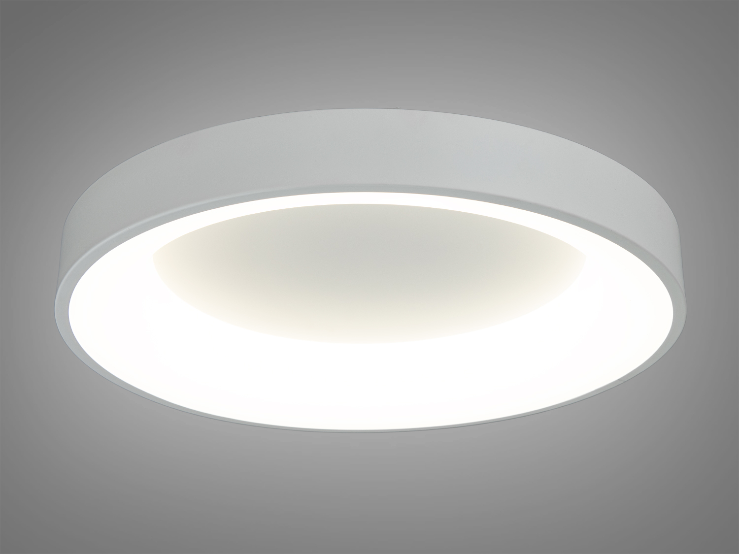 Світлодіодний світильник у коридор з пультом та диммером підходить на площу приміщення приблизно 7кв.м.
Світлодіодна люстра має кілька режимів: холодний 6000К, нейтральний 4100К, теплий 3200К. Регулювання яскравості люстри від 5 до 100% відбувається за допомогою пульта дистанційного керування, що входить до комплекту. Кожне включення вимикання по черзі переводить люстру за такими режимами: холодне світло, тепле світло, нейтральне світло.
Люстра світить яскраво, але не сліпить за рахунок матеріалу силікону, до того ж цей матеріал дуже міцний його важко пошкодити. Застосовується для зали, вітальні, кухні, спальні, їдальні, дитячої, оскільки відсутні елементи, що б'ються.
Кріпиться до стелі будь-якого типу універсальним кріпленням на монтажну планку.