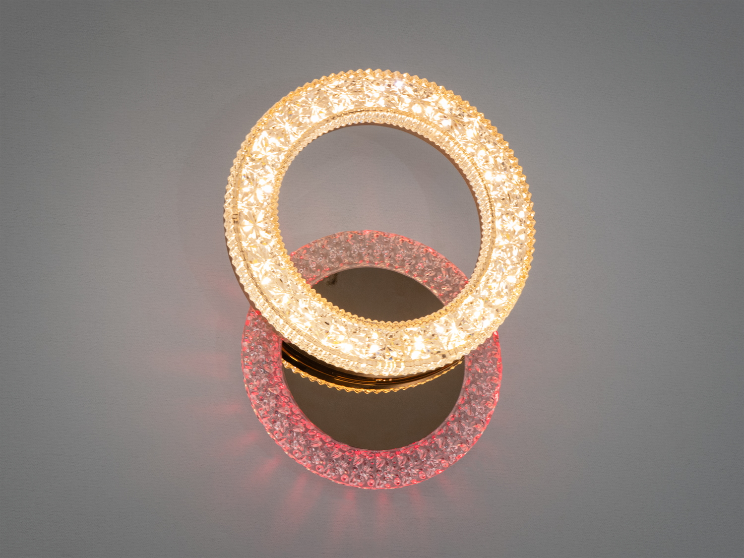 Світлодіодне бра 2203-1G-LS у золотому кольорі з теплим світлом, ідеальне для створення затишної атмосфери у сучасному інтер′єрі.