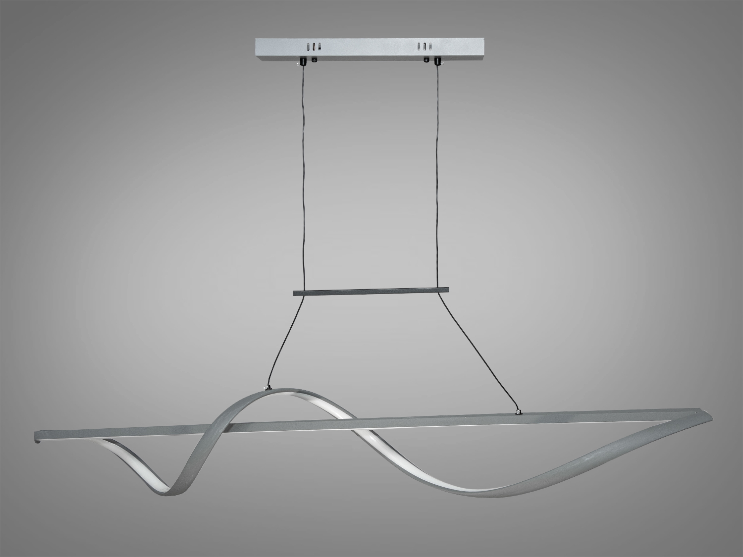 Сучасна світлодіодна люстра в кухню студію також ідеально підійде як для ресторанів з люстрами, що висять над столиками, так і квартир з сучасним дизайном, створюючи атмосферу самотності та комфорту. Яскраве світло повинне бути тільки там, де це дійсно необхідно, а решта простору має наповнюватися м'яким, що доповнює світлом.
Світильник при кожному включенні/вимкненні змінюється відтінком світла &ndash; від теплого до холодного і нейтрального, створюючи ідеальну атмосферу.
Висота цих люстр легко регулюється завдяки тросикам, що дозволяє ідеально підлаштувати розташування світла. Розсіювач із силікону гарантує безпеку в експлуатації - він не б'ється і не нагрівається. Алюмінієвий корпус ефективно відводить тепло від світлодіодів, подовжуючи термін служби. Кріплення на монтажну планку універсальне та підходить для стель будь-якого типу.