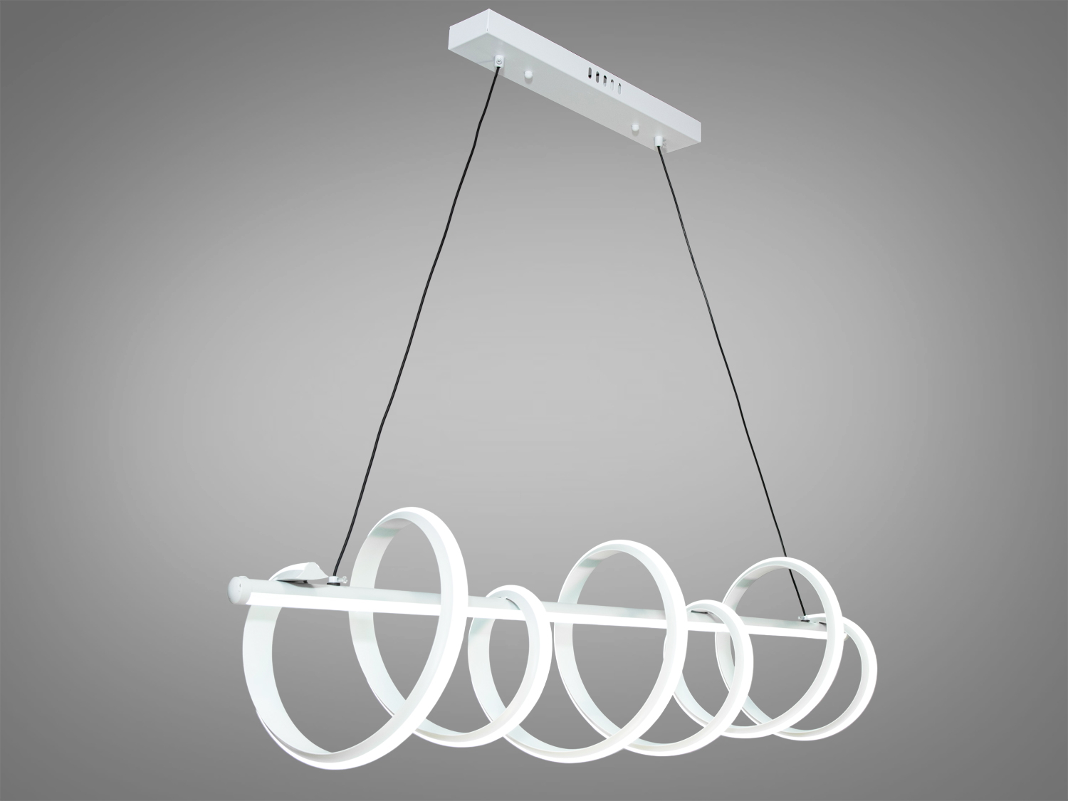 Стильна Led люстра-підвіска спіраллю у вітальню також ідеально підійде як для ресторанів з люстрами, що висять над столиками, так і для квартир із сучасним дизайном, створюючи атмосферу самотності та комфорту. Яскраве світло повинне бути тільки там, де це дійсно необхідно, а решта простору має наповнюватися м'яким, що доповнює світлом.
Світильник при кожному включенні/вимкненні змінюється відтінком світла &ndash; від теплого до холодного і нейтрального, створюючи ідеальну атмосферу.
Висота цих люстр легко регулюється завдяки тросикам, що дозволяє ідеально підлаштувати розташування світла. Розсіювач із силікону гарантує безпеку в експлуатації - він не б'ється і не нагрівається. Алюмінієвий корпус ефективно відводить тепло від світлодіодів, подовжуючи термін служби. Кріплення на монтажну планку універсальне та підходить для стель будь-якого типу.