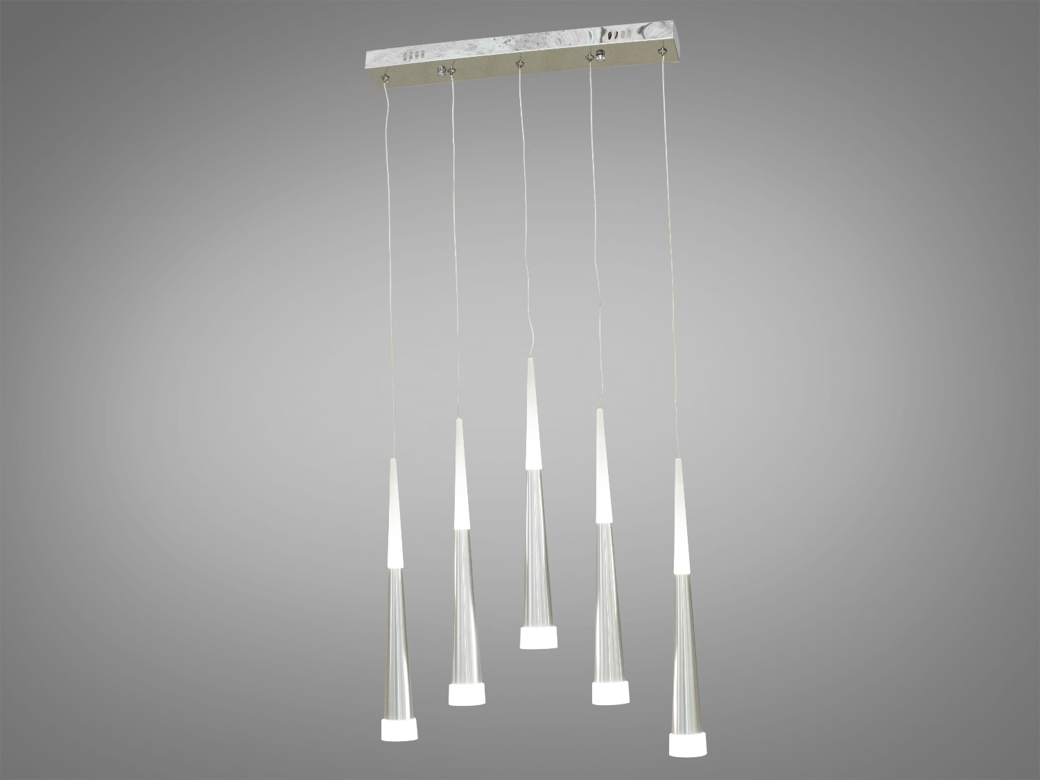 Підвісна сучасна LED люстра у вітальню у стильному виконанні добре виглядатиме в інтер'єрі вітальні чи зали, кухні, ресторану чи сходового холу.
Яскраве світло повинне бути тільки там де воно дійсно потрібне, а решта має висвітлюватися легким світлом, що заповнює. Саме для створення якісного локального освітлення ми пропонуємо використовувати ці світильники.
Кріпиться до стелі будь-якого типу універсальним кріпленням на монтажну планку.
Характеристики та комплектація можуть бути змінені виробником. Колір виробу може відрізнятися через налаштування монітора.