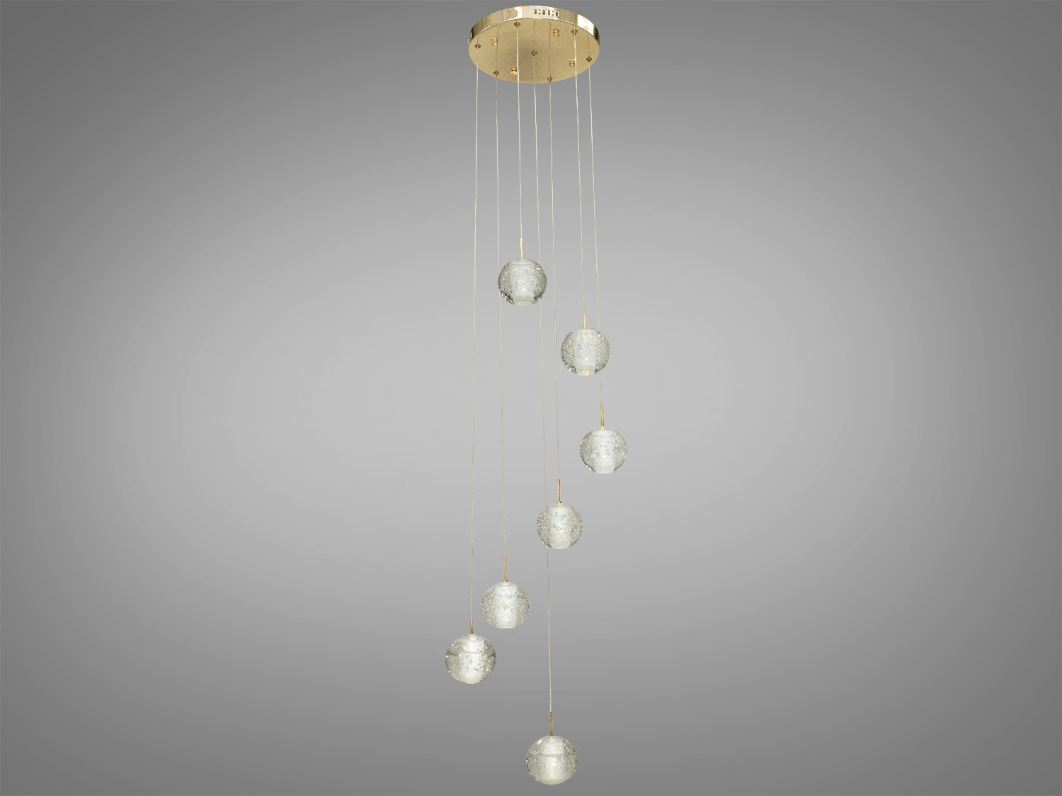 Унікальна світлодіодна люстра-підвіс для барної стійки на 5 підвісів у стильному виконанні добре виглядатиме в інтер'єрі вітальні або зали, ресторану або сходового холу.
Підвіс укомплектований лампами потужністю 4Вт.
Яскраве світло повинне бути тільки там де воно дійсно потрібне, а решта має висвітлюватися легким світлом, що заповнює. Саме для створення якісного локального освітлення ми пропонуємо використовувати ці люстри.
Кріпиться до стелі будь-якого типу універсальним кріпленням на монтажну планку.