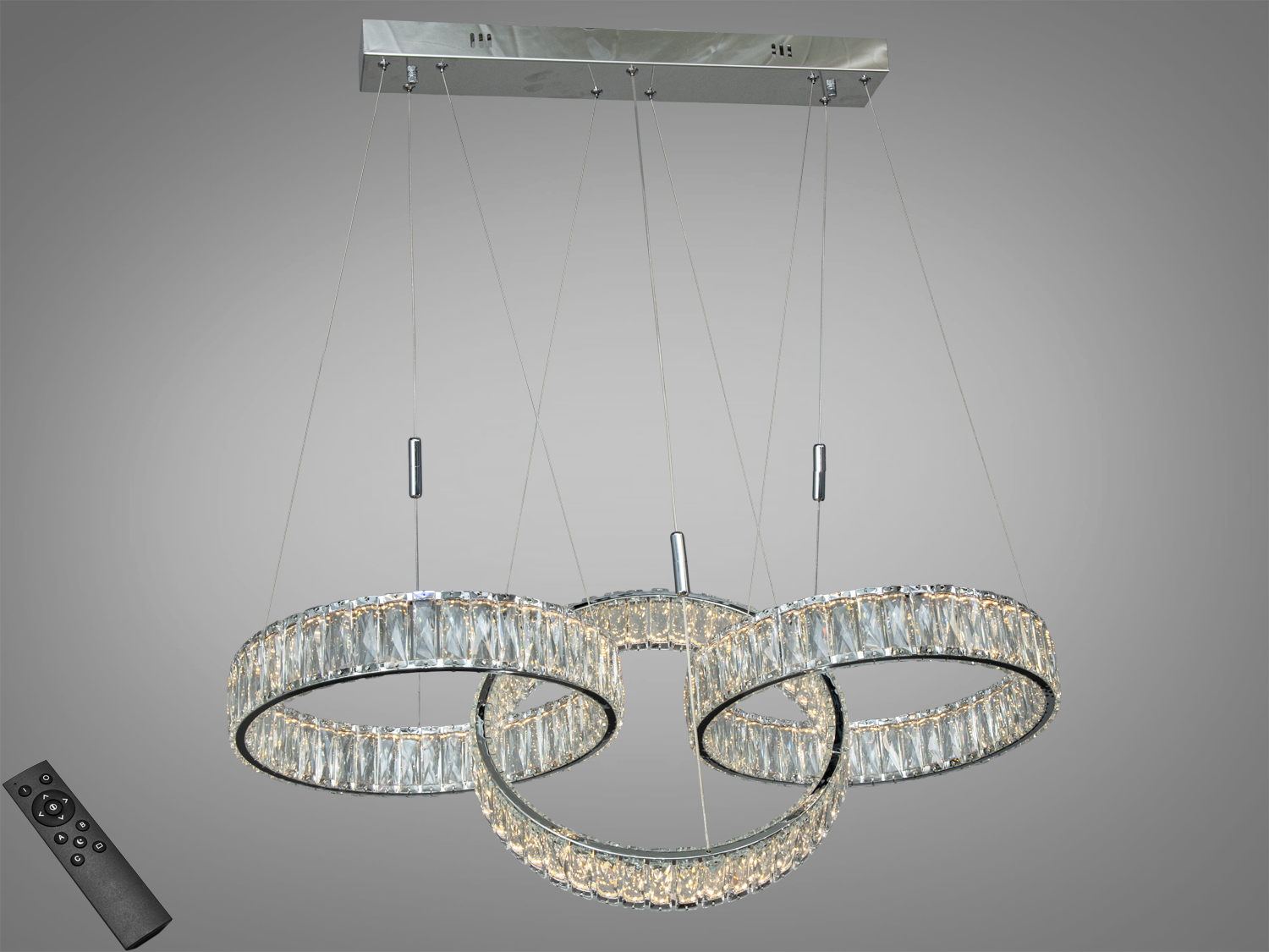 Люстра підвісна LED Diasha хром 3 кільця 140 Вт з пультом дистанційного керування для освітлення кімнат до 25 м² з регулюванням яскравості.