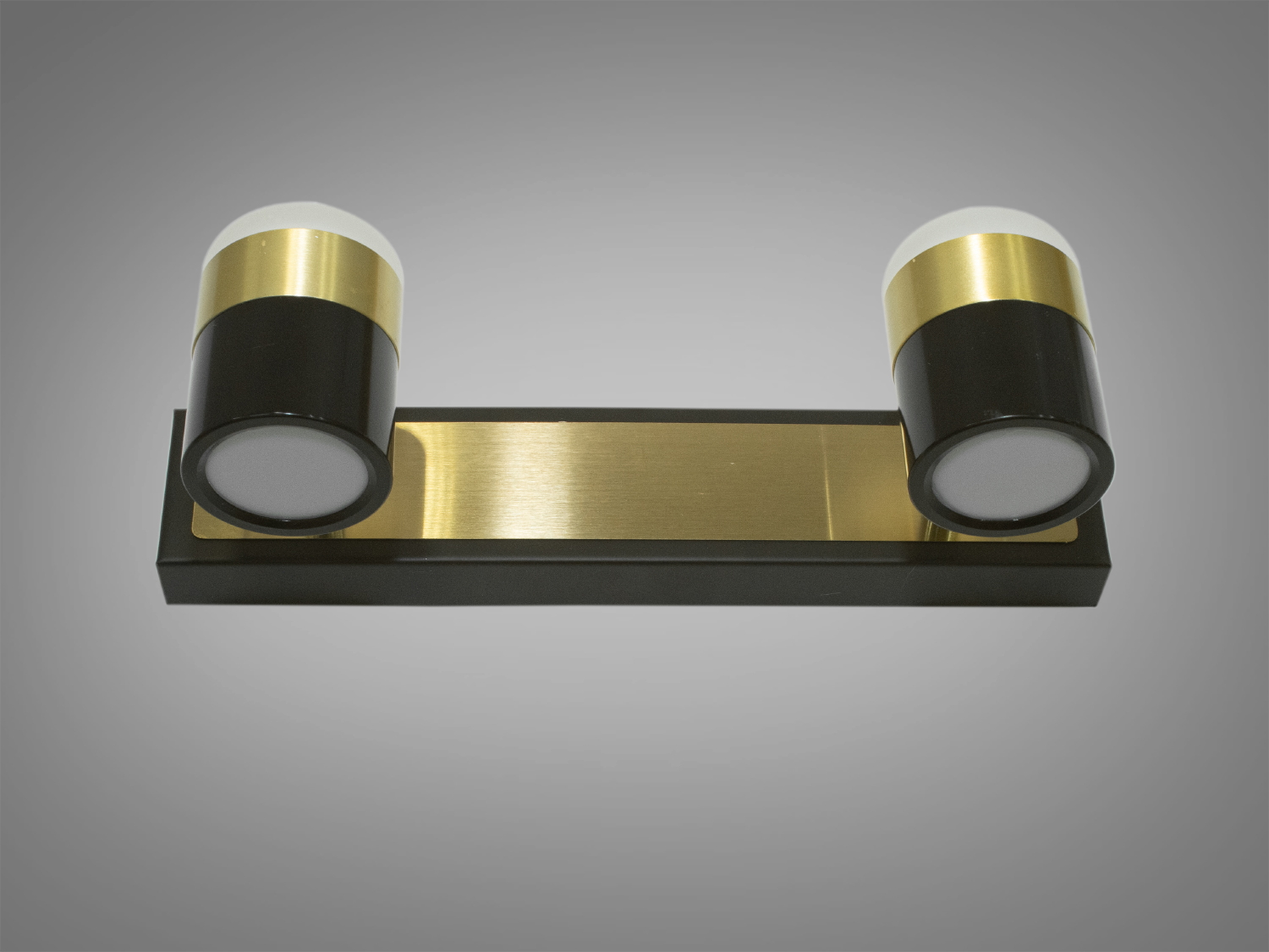 Універсальне підсвічування для дзеркал і картин призначене для акцентного (елементного) підсвічування в інтер'єрі - підсвічування дзеркал як у приміщенні, так і у ванній кімнаті, для картин, витворів мистецтва, стінних ніш.
У цій серії всі світильники оснащені світлодіодними енергозберігаючими лампами, які при дуже низькій споживаній потужності створюють потужний світловий потік.
Кріпиться до будь-яких поверхонь стін універсальним кріпленням на монтажну планку.