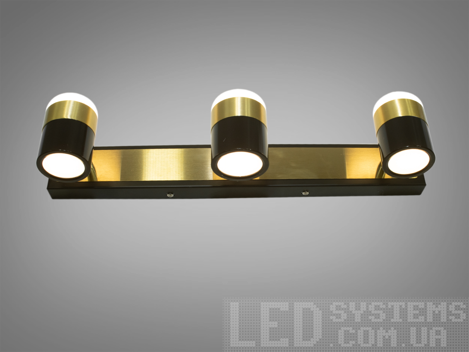 Настінний LED світильник 12 W у латуні для підсвічування картин і дзеркал. Перемикання теплого нейтрального та холодного світла з настінного вимикача, регульований напрям.