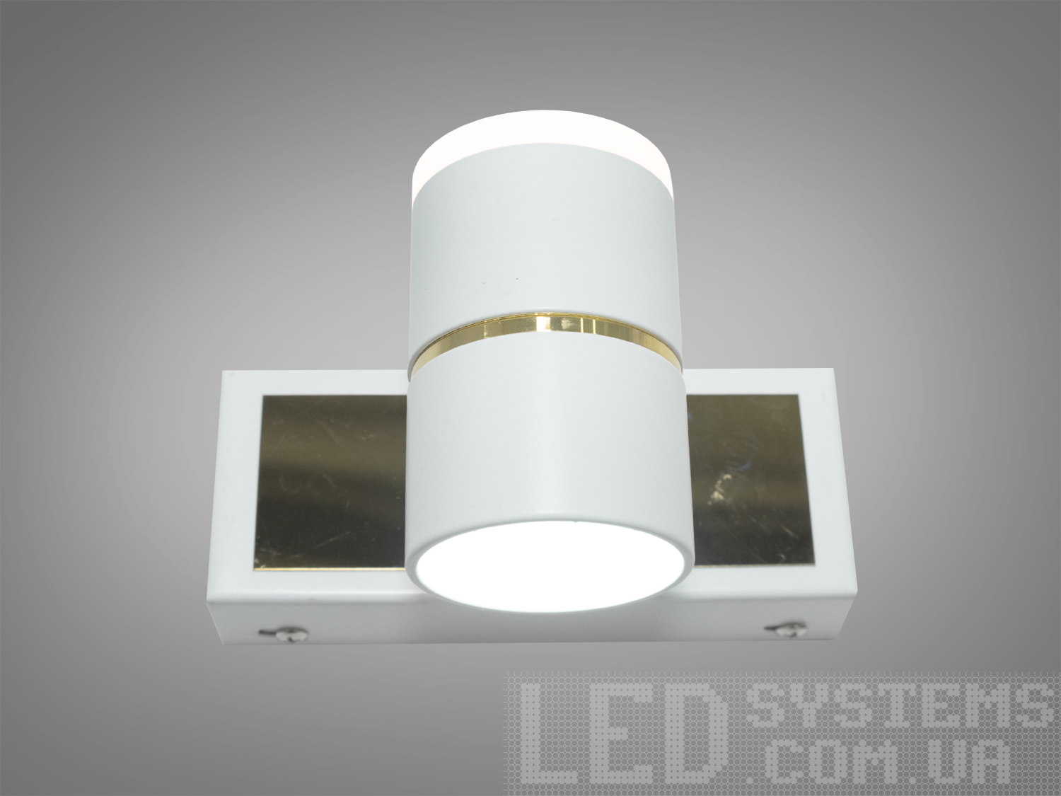 Невеликий світильник для підсвічування дзеркал і картин призначений для акцентного (елементного) підсвічування в інтер'єрі - підсвічування дзеркал як у приміщенні, так і у ванній кімнаті, для картин, творів мистецтва, стінних ніш.У цій серії всі світильники оснащені світлодіодними енергозберігаючими лампами. Які за дуже низької споживаної потужності створюють потужний світловий потік.
Кріпиться до будь-яких поверхонь стін універсальним кріпленням на монтажну планку.