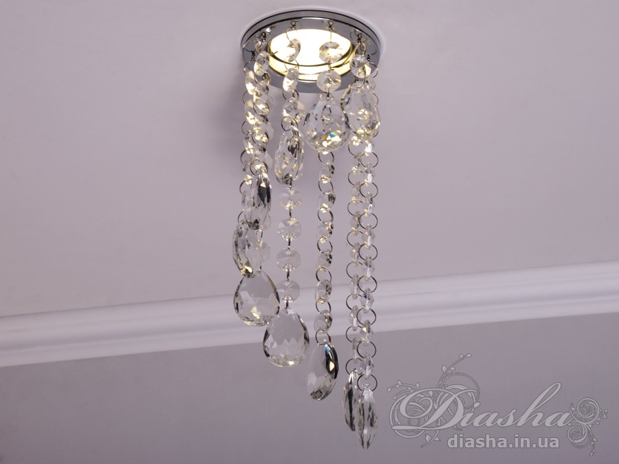 Бездоганна елегантність цього точкового світильника, поєднана з сяючим блиском високоякісного кришталю принесе Вам чимало приємних хвилин. 
Наприклад, Ви зможете доповнити інтер'єр з люстрою серії 