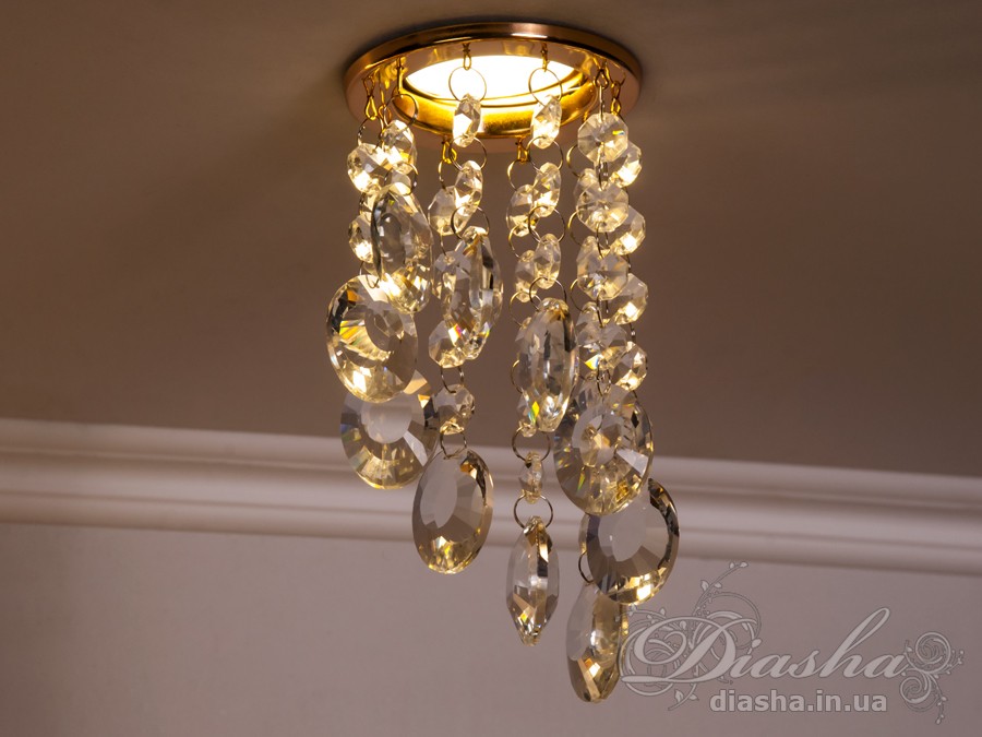 Бездоганна елегантність цього точкового світильника, поєднана з сяючим блиском високоякісного кришталю принесе Вам чимало приємних хвилин. 
Наприклад, Ви зможете доповнити інтер'єр з люстрою серії 