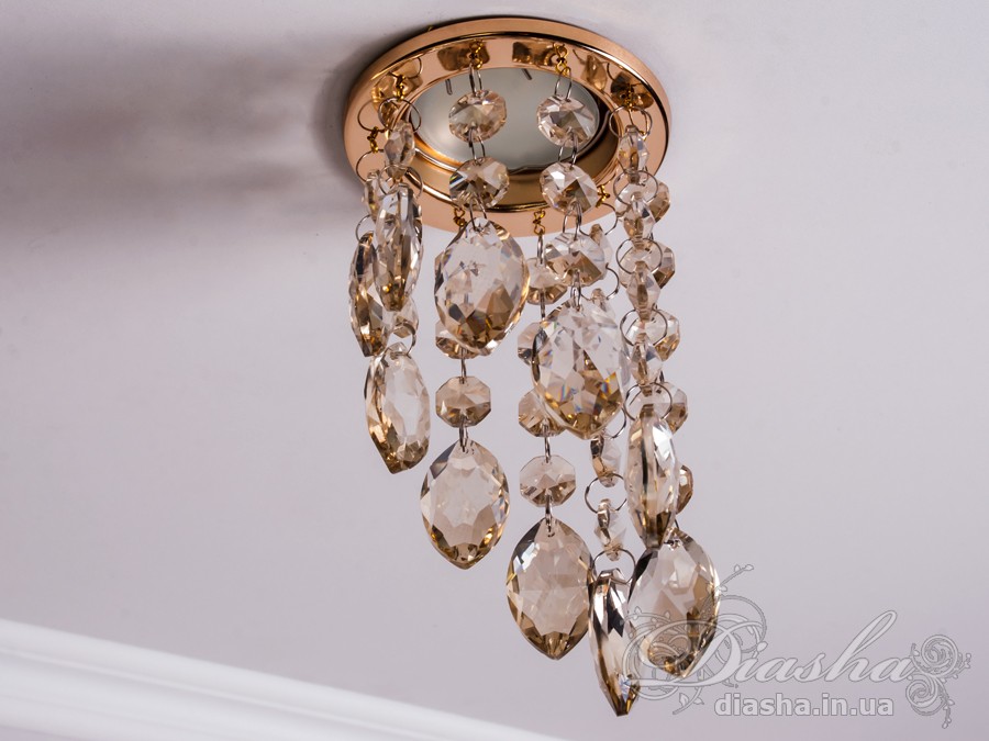 Бездоганна елегантність цього точкового світильника, поєднана з сяючим блиском високоякісного кришталю принесе Вам чимало приємних хвилин. 
Наприклад, Ви зможете доповнити інтер'єр з люстрою серії 