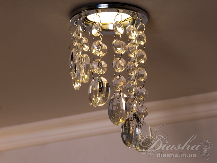 Бездоганна елегантність цього точкового світильника, поєднана з сяючим блиском високоякісного кришталю принесе Вам чимало приємних хвилин. 
Наприклад, Ви зможете доповнити інтер'єр з люстрою серії 