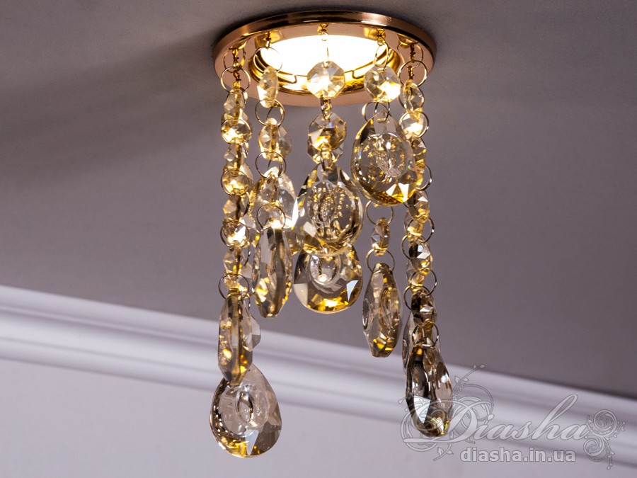 Бездоганна елегантність цього точкового світильника, поєднана з сяючим блиском високоякісного кришталю принесе Вам чимало приємних хвилин. 
Наприклад, Ви зможете доповнити інтер'єр з люстрою серії 