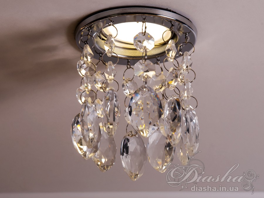 Бездоганна елегантність цього точкового світильника, поєднана з сяючим блиском високоякісного кришталю принесе Вам чимало приємних хвилин. 
Наприклад, Ви зможете доповнити інтер'єр з люстрою серії 