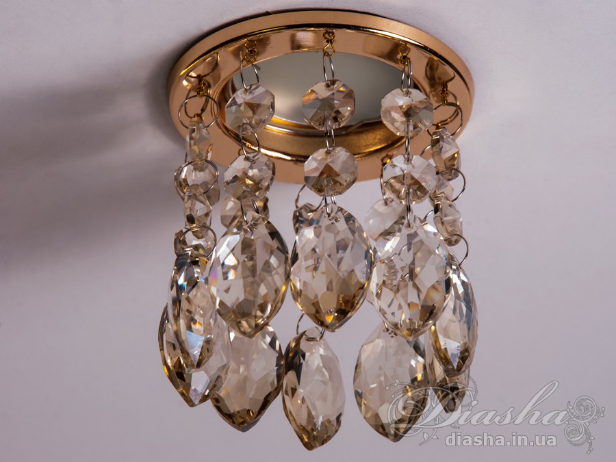 Бездоганна елегантність цього точкового світильника, поєднана з сяючим блиском високоякісного кришталю принесе Вам чимало приємних хвилин. 
Наприклад, Ви зможете доповнити інтер'єр з люстрою серії 