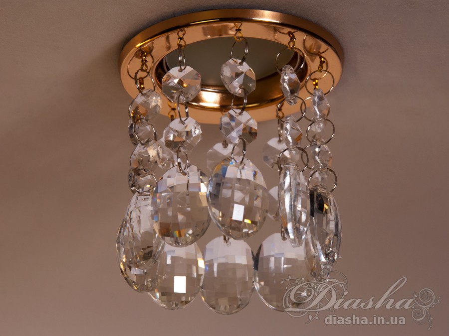 Бездоганна елегантність цього точкового світильника, поєднана з сяючим блиском високоякісного кришталю принесе Вам чимало приємних хвилин. 
Наприклад, Ви зможете доповнити інтер'єр з люстрою серії 