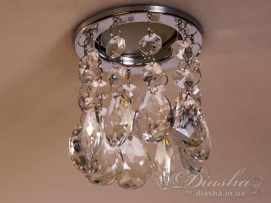 Бездоганна елегантність цього точкового світильника, поєднана з сяючим блиском високоякісного кришталю принесе Вам чимало приємних хвилин. 
Наприклад, Ви зможете доповнити інтер'єр з люстрою серії 