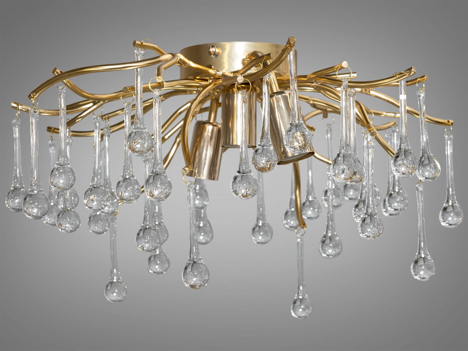 Настінно-стельовий кришталевий світильник-сателіт підходить також для зали, вітальні, коридору, спальні. Повністю повторна риси люстр може бути використаний для зонування приміщення або як акцентне підсвічування.
Його структура, вкрита мерехтливими кришталиками, випромінює неземне сяйво, яке перетворює будь-яку кімнату на витончений палац світла.Світильник-сателіт не тільки відбиває світло, але й захоплює вигляд своєю унікальною текстурою та глибиною кольору, що надає кожній кімнаті розкоші та елегантності.
Призначений для трьох ламп Е14, цей світильник випромінює м'яке, але яскраве світло, що ідеально розсіюється через кришталі.
Кріпиться до будь-яких поверхонь універсальним кріпленням на монтажну планку.
Лампи до комплекту не входять.