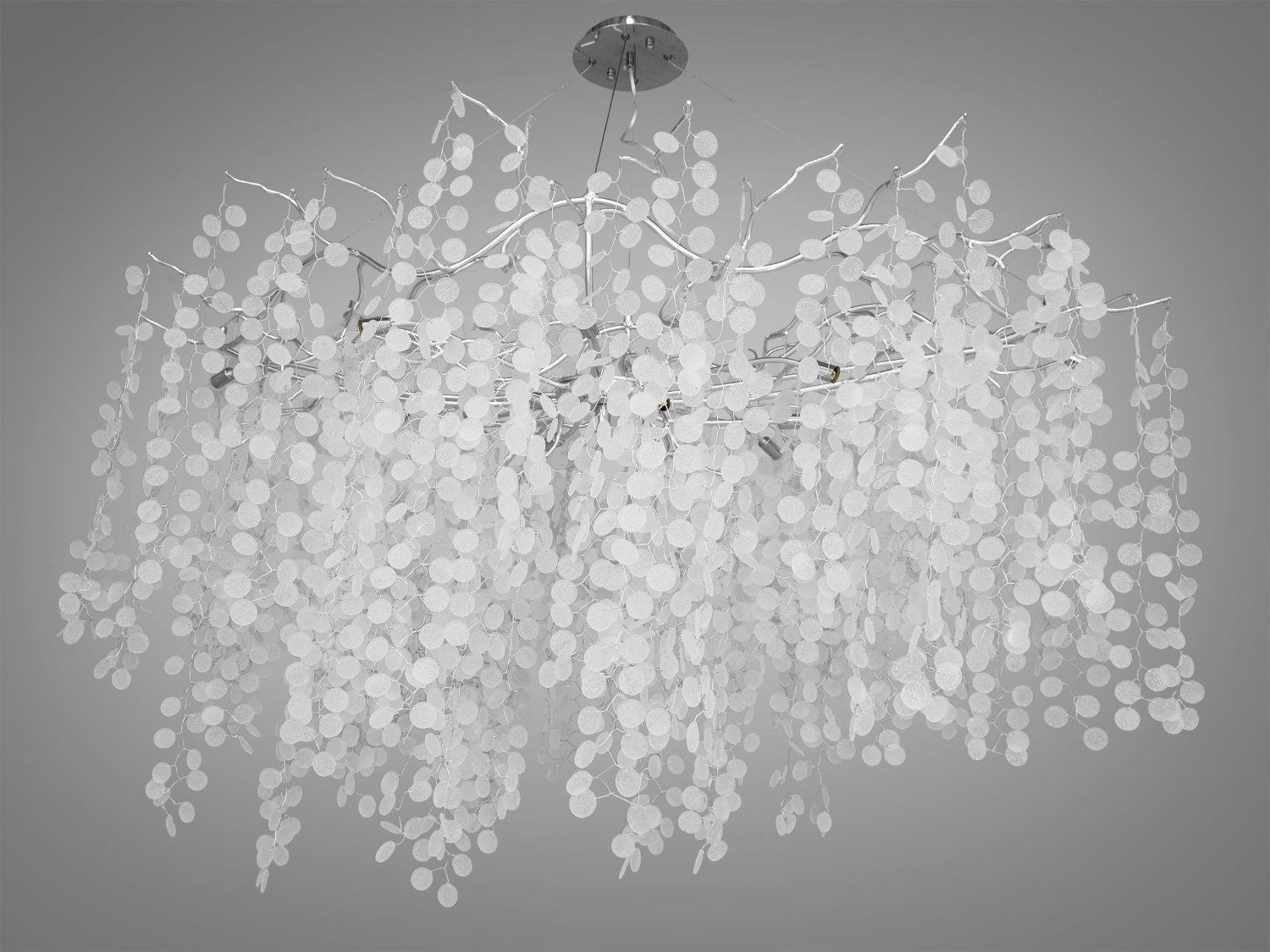 Розкішна кришталева люстра для холу в сучасному класичному стилі на 15 ламп підходить також для довгастих кімнат. Пропорції овальних люстр ідеально гармонують із великими обідніми столами. Люстра спеціально розрахована так, що максимум яскравого світла потрапить на стіл, а решта місця приміщення наповниться м'яким світлом розсіяним скляними підвісками.
Стельове кріплення на планку універсальне та підходить для навісних, натяжних та звичайних стель. Застосовується як для приміщень з високими стелями, так і з невисокими, оскільки регулюється висота. Люстра-підвіс під світлодіодні або галогенові лампочки з цоколем g9.
Увага. Вага люстри 25.5 кг.
Лампи до комплекту не входять.