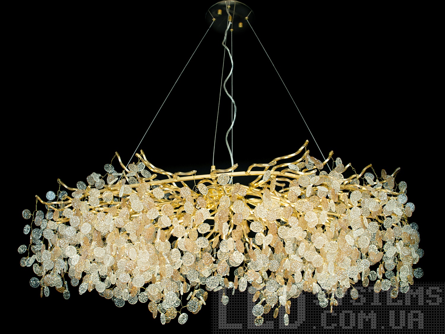 Сучасна люстра в класичному стилі для залу-їдальні на 12 ламп в сучасному стилі підходить також для довгастих кімнат. Пропорції овальних люстр ідеально гармонують із великими обідніми столами.&nbsp;Люстра спеціально розрахована так, що максимум яскравого світла потрапить на стіл, а решта місця приміщення наповниться м'яким світлом розсіяним кришталевими підвісками.&nbsp;Стельове кріплення на планку універсальне та підходить для навісних, натяжних та звичайних стель. Люстра-підвіс під звичайні лампочки із цоколем g9.
Увага. Вага люстри понад 10кг.