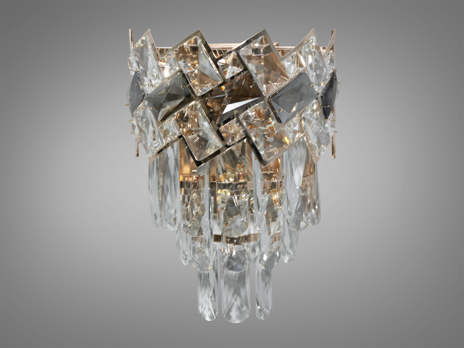 Настінне бра з кришталю в спальню представлене для стильного сучасного або класичного інтер'єру. Бра під класичну лампу, світлоїодну або економку, які ідеально підійдуть для великих та невеликих кімнат.
Блиск та переливи справжнього кришталю зачаровують. Нові настінні світильники виконані в класичному стилі та розраховані на 2 лампи з цоколем Е14.
Кріпиться до будь-якого типу стінних поверхонь універсальним кріпленням на планку.