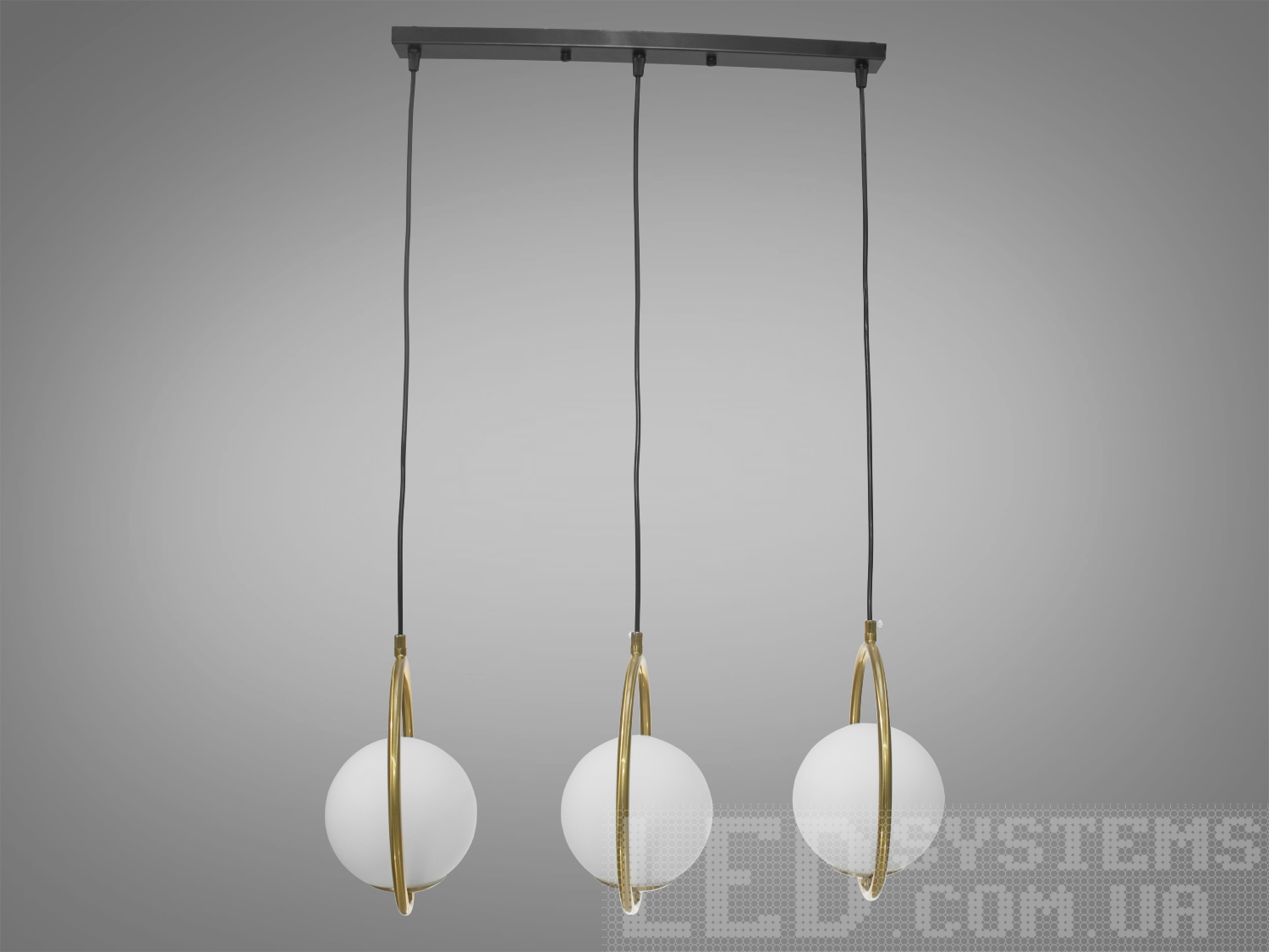 Стильний підвіс для кухні в стилі лофт відмінно підходить для освітлення столів, барних стійк, робочої поверхні в кухні-студії і тд. Люстри в стилі &laquo;лофт&raquo; ідеально впишуться в сучасні будинки, квартири, кафе, арт-простір, коворкінги, квеструми.
За рахунок регулювання шнура можна вибрати оптимальну висоту світильника. Люстра-підвіс під звичайні лампочки розжарювання, економки або світлодіодні лампи з цоколем Е27. Стельове кріплення на планку універсальне та підходить для навісних, натяжних та звичайних стель.
Лампа до комплекту не входить.