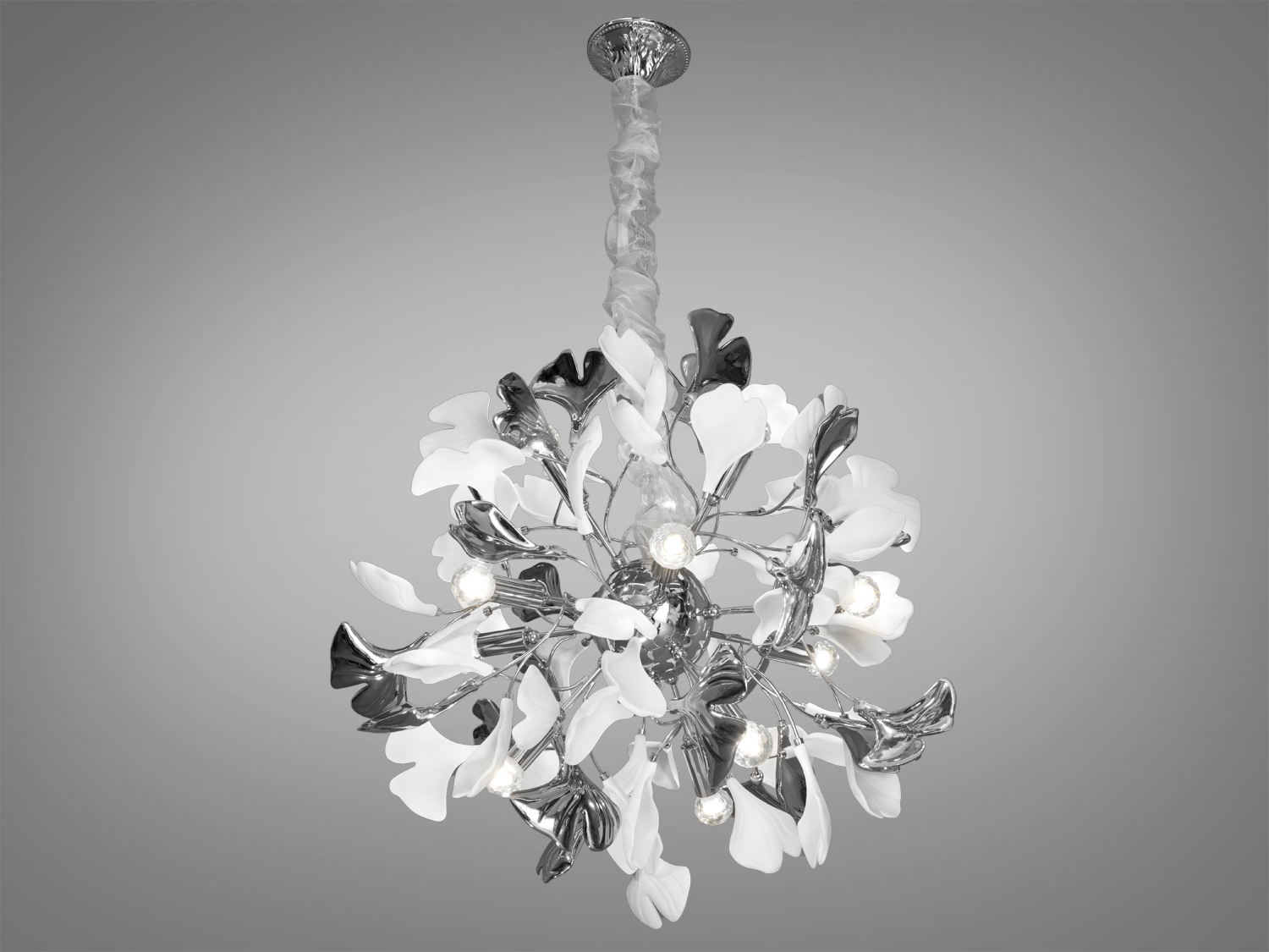 Вишукана люстра з фарфоровими елементами у вітальню також добре виглядатиме в інтер'єрі спальні, зали, вітальні, їдальні, квартирі студії, як у стилі лофт, так і в класичному інтер'єрі. Також ідеально впишеться в сучасні будинки, квартири, кафе, арт-простір, коворкінги, квеструми.
Ця вишукана люстра є шедевром дизайну, який набуває гармонії між природною красою і сучасною естетикою з ніжними керамічними пелюстками, що мають форму листя гінкго білоба - дерева. Їхній природний мотив уособлює спокій та розслаблення, приносячи в інтер'єр елементи природної гармонії, створюючи в інтер'єрі неповторну атмосферу.
Регульована висота люстри дозволяє змінювати розташування світильника в залежності від потреб простору, забезпечуючи оптимальне освітлення та створення затишку у вашому будинку. Така люстра з пелюстками у формі листя гінкго стане центральним елементом оформлення приміщення, надавши йому стиль, елегантність і трохи природної магії.
Люстра-підвіс під звичайні лампочки розжарювання, економки або світлодіодні лампи із цоколем Е14.
Лампа до комплекту не входить.