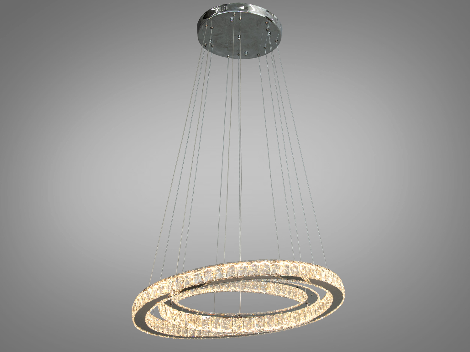 Вишукана кришталева світлодіодна люстра у вітальню також ідеально підходить для використання у холах або вітальнях, сходових зонах приватних будинків, ресторанах чи готелях, люксових спальнях, балконах або у вестибюлі, бізнес-центри чи офісні простори.
Загальна концепція люстри робить її універсальною та здатною доповнювати різні стилі інтер'єру, такі як: класичний стиль, сучасний мінімалізм, еклектика, ретро чи вінтаж, люксовий модерн, бароко чи рококо.
Загальна потужність люстри - 75 Вт, що забезпечує достатнє освітлення для приміщення різних розмірів. Висота люстри &ndash; 100 см, що дозволяє їй стати центральним акцентом кімнати, створюючи враження величі та розкоші.
Функціональною особливістю цієї люстри є наявність пульта дистанційного керування. Завдяки регулюванню колірної температури 3200К, 4100К, 6000К, ви зможете вибрати той режим освітлення, який найбільше відповідає вашим потребам: тепле світло для розслаблення, нейтральне для роботи або холодне для концентрації. Режим увімкнення забезпечує швидкий доступ до різних режимів освітлення.
Починаючи з верхнього кришталевого кільця, що граційно спускається вниз, кожне кільце вражає своєю елегантністю та пропорційністю. Рівновіддалені кільця, що послідовно зменшуються, створюють враження легкості та гармонії.
Основа кришталевого кільця виготовлена з високоякісного металу, який не тільки забезпечує стійкість та надійність, але й служить чудовою основою для блиску кристалів.
Кріпляться до стель будь-якого типу універсальним кріпленням на монтажну планку.