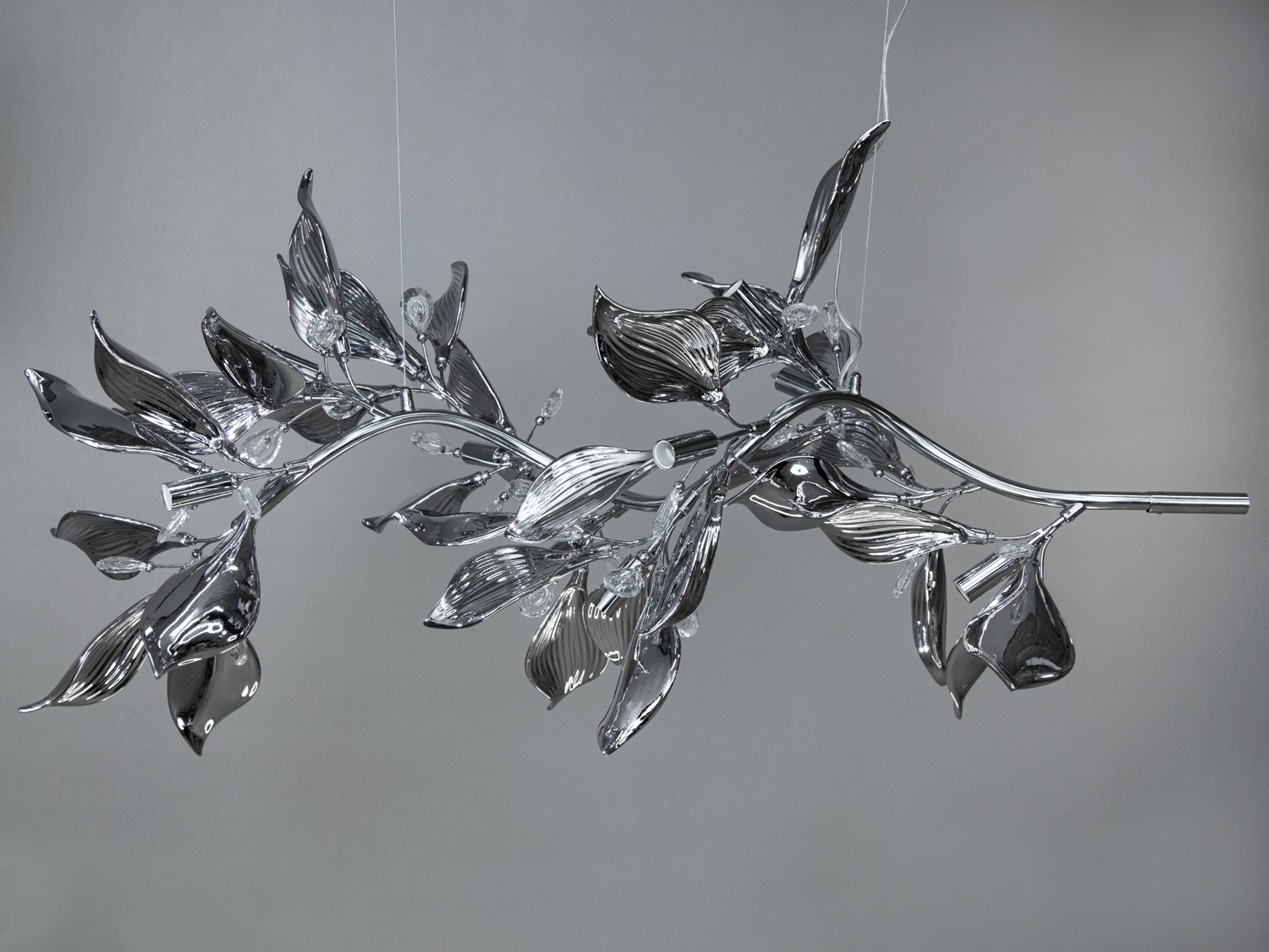 Сучасна підвісна фарфорова люстра  витягнутої форми, 12 ламп. Використати керамічні люстри в залі - це вдале поєднання витонченого дизайну, високої якості та універсальності.