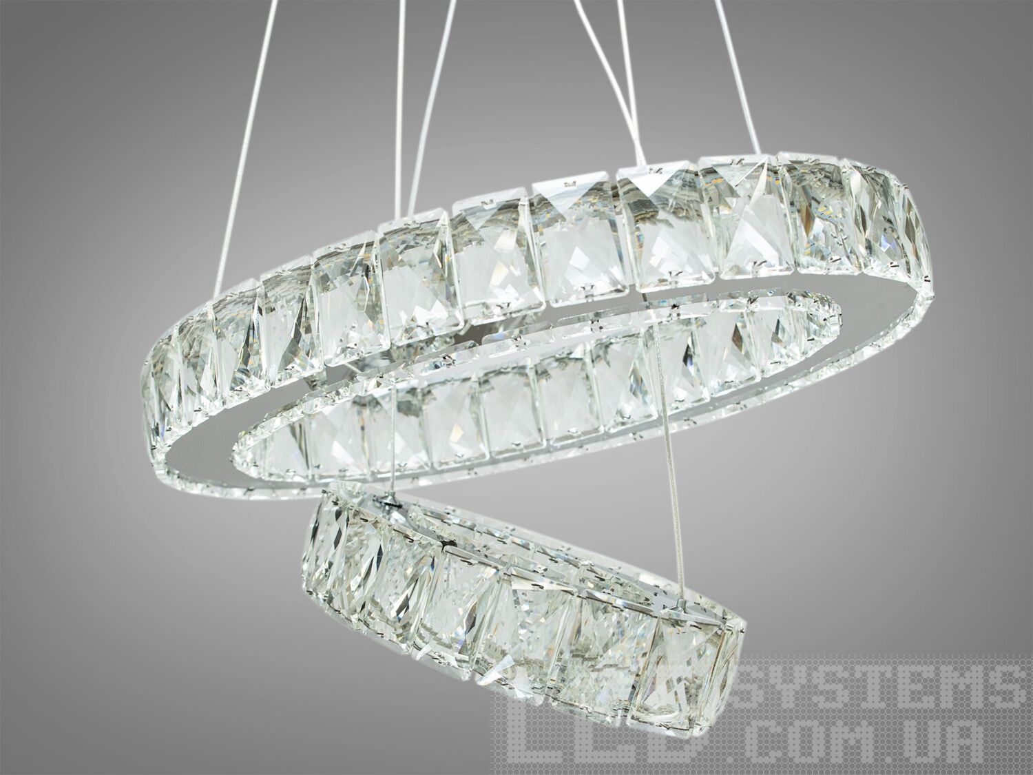 Кришталева світлодіодна люстра-підвіс на 2 овали для зали укомплектована світлодіодними лампами потужністю 80 Вт. Що дозволяє висвітлити 10-15 кв.м навіть без встановлення додаткових врізних світильників. У комплекті з люстрою йде найсучасніший пульт-вимикач, кожне натискання на який перемикає люстру. З пульта можна включити один із встановлених режимів освітлення - тепле світло, холодне світло, нейтральне. Застосовується для холу, зали, вітальні, сходових отворів. Кріпиться до натяжних, навісних та звичайних стель.