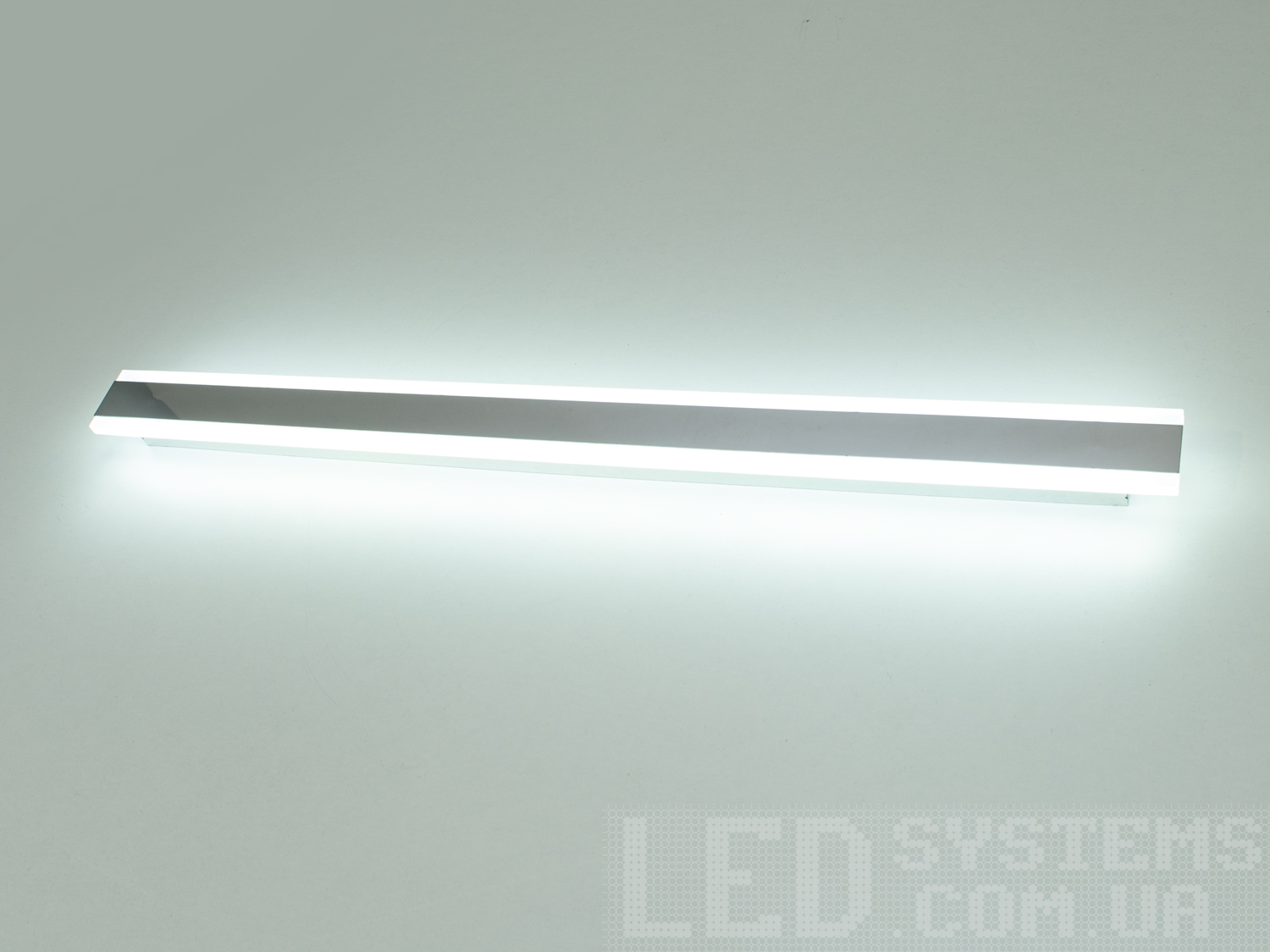 Світлодіодний світильник для елементного підсвічування, з незвичайним виконанням плафонів, що обрамляють LED лампи. LED світильник є ідеальним рішенням для акцентного (елементного) підсвічування в інтер'єрі - підсвічування дзеркал, картин, стінних ніш, особливих деталей інтер'єру і є не просто утилітарним світильником як звичайне лінійне підсвічування. Світильник має унікальні світлодіодні енергозберігаючі лампи. Які за дуже низької споживаної потужності створюють потужний світловий потік. Витончені накладні світлодіодні світильники призначені для створення яскравого світлодіодного освітлення з регульованою температурою кольору від теплого білого до холодного білого. Перемикання спектрів світіння світлодіодного світильника здійснюється простим вимкненням-вмиканням. Кріпиться до будь-яких видів поверхонь універсальним кріпленням-на планку.