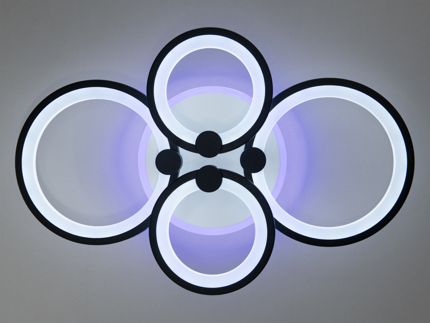 Стельова світлодіодна хай-тек люстра з пультом, з підсвічуванням, з димером підходить на площу приміщення приблизно 10кв. м. Підходить також для віталень, для залів, спалень і холів, в дитячу кімнату, створюючи мяке і рівномірне освітлення з можливістю індивідуального налаштування.