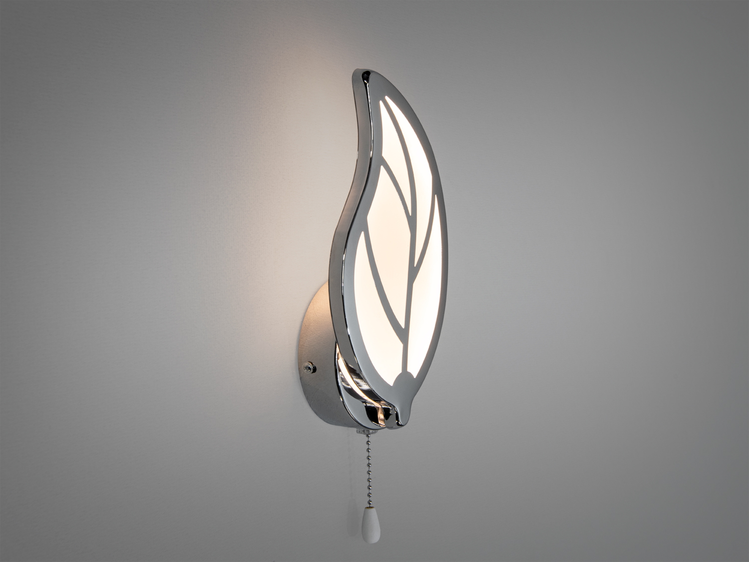 Світлодіодне бра 8028-1HR-LS з листоподібним дизайном у хромі, підходить для сучасних інтер′єрів.