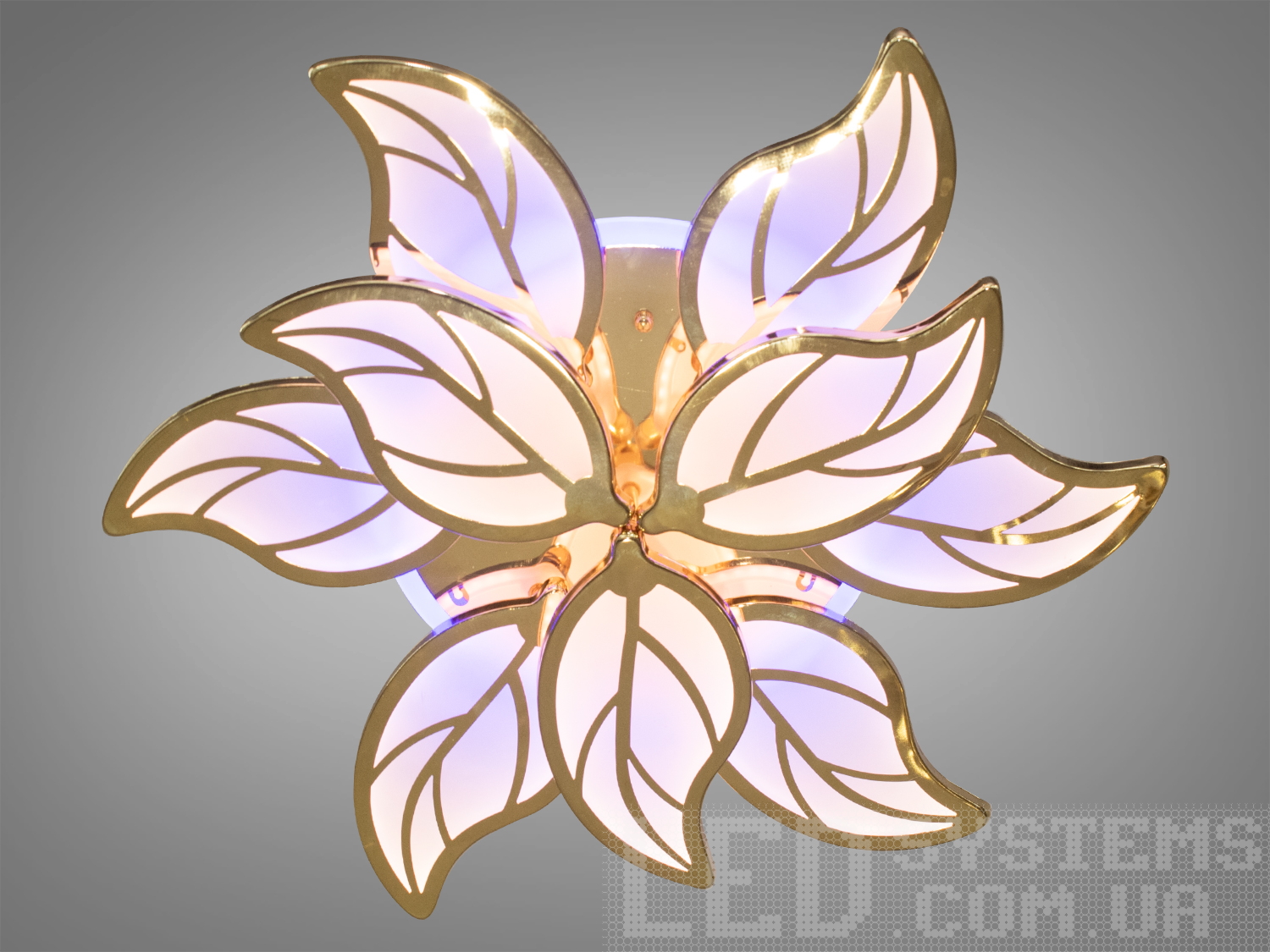 LED люстра для залу в стилі модерн з LED підсвічуванням, з пультом, диммером підходить на площу приміщення приблизно 20кв.м.
Світлодіодна люстра має кілька режимів: холодний 6000К, нейтральний 4100К, теплий 3200К, включення-вимикання, кольорове підсвічування. Люстра має електронний димер, що дозволяє регулювати яскравість люстри від 5% до 100% за допомогою пульта, що входить до комплекту.
Люстра світить яскраво, але не сліпить за рахунок матеріалу акрилу, до того ж цей матеріал дуже міцний його важко пошкодити. Підходить для зали, вітальні, спальні, дитячої, оскільки відсутні скляні елементи.Кріпиться до стелі будь-якого типу універсальним кріпленням на монтажну планку.