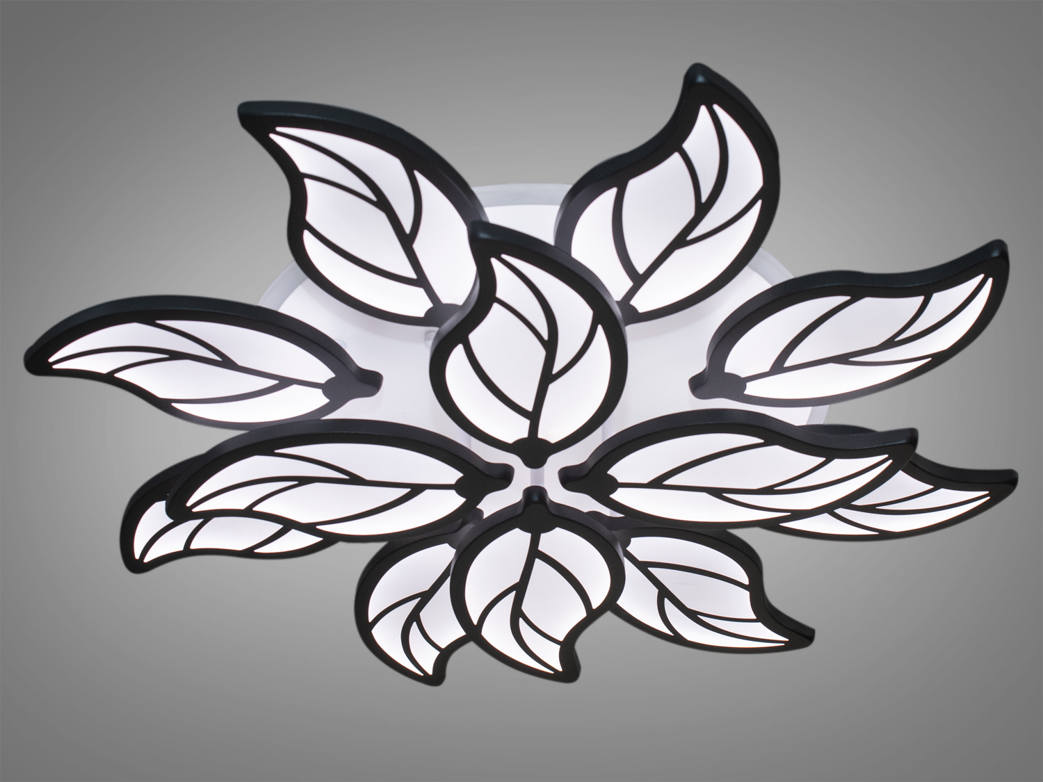 Гарна LED-люстра для залу з підсвічуванням, з пультом, диммером підходить на площу приміщення приблизно 28кв. м.
Світлодіодна люстра має кілька режимів: холодний 6400К, нейтральний 4500К, теплий 2700К, включення-вимикання, кольорове підсвічування. Люстра має електронний димер, що дозволяє регулювати яскравість люстри від 5% до 100% за допомогою пульта, що входить до комплекту.
Люстра світить яскраво, але не сліпить рахунок матеріалу - акрилу, до того ж цей матеріал дуже міцний - його важко пошкодити. Підходить для зали, вітальні, дитячої, спальні. Ще однією незаперечною перевагою цієї світлодіодної люстри для дитячої кімнати є відсутність скляних елементів.
Кріпиться до підвісних, натяжних і звичайних стель.