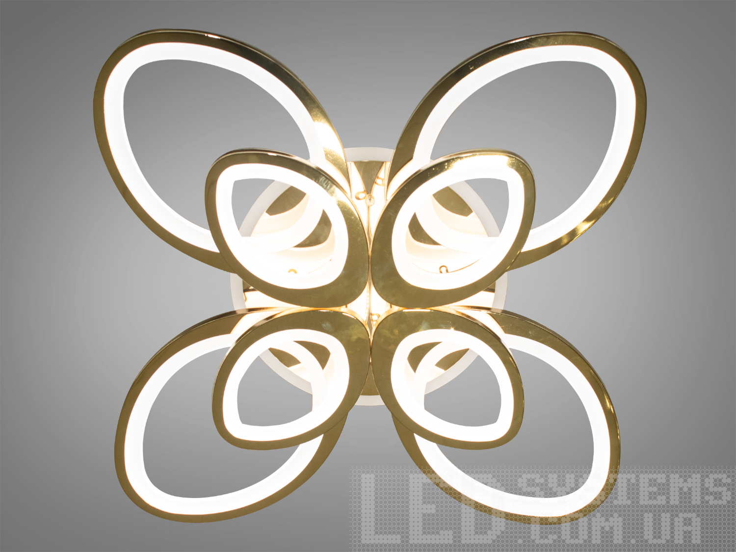 Світлодіодна люстра у вітальню з пультом, з LED підсвічуванням, з димером підходить на площу приміщення приблизно 22кв.м.
Світлодіодна люстра має кілька режимів: холодний 6000К, нейтральний 4100К, теплий 3200К, включення-вимикання, кольорове підсвічування. Люстра має електронний димер, що дозволяє регулювати яскравість люстри від 5% до 100% за допомогою пульта, що входить до комплекту.
Люстра світить яскраво, але не сліпить за рахунок матеріалу акрилу, до того ж цей матеріал дуже міцний його важко пошкодити. Підходить для зали, вітальні, спальні, дитячої, оскільки відсутні скляні елементи.Кріпиться до стелі будь-якого типу універсальним кріпленням на монтажну планку.