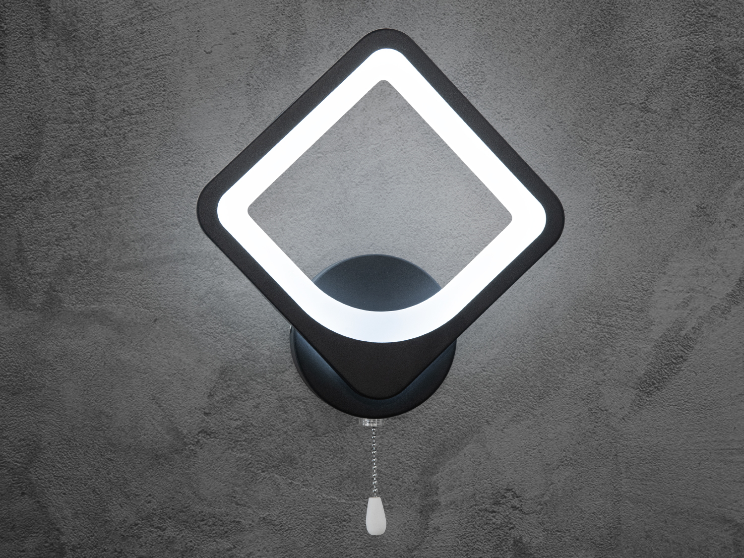 Світлодіодний світильник бра на 12W чорного кольору для читання і освітлення кріпиться на стіну. За допомогою вимикача є можливість зміни температури світла: теплий, нейтральний, холодний, а також включення-виключення як з настінного вимикача, так і шнурком на самому бра. 
Кріпиться до стіни, до гіпсокартону або до інших настінних поверхонь.