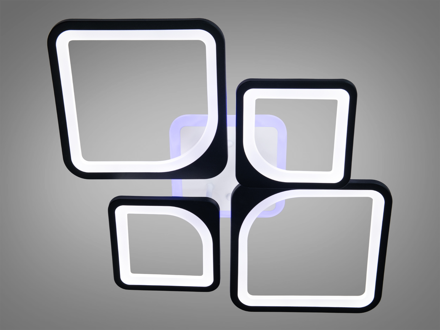 Лед люстра з пультом та підсвічуванням – втілення сучасного дизайну та функціональності. Її унікальна форма із чотирьох асиметрично розташованих квадратів створює візуальний ефект динаміки та легкості, роблячи її центральним акцентом будь-якого інтерєру.