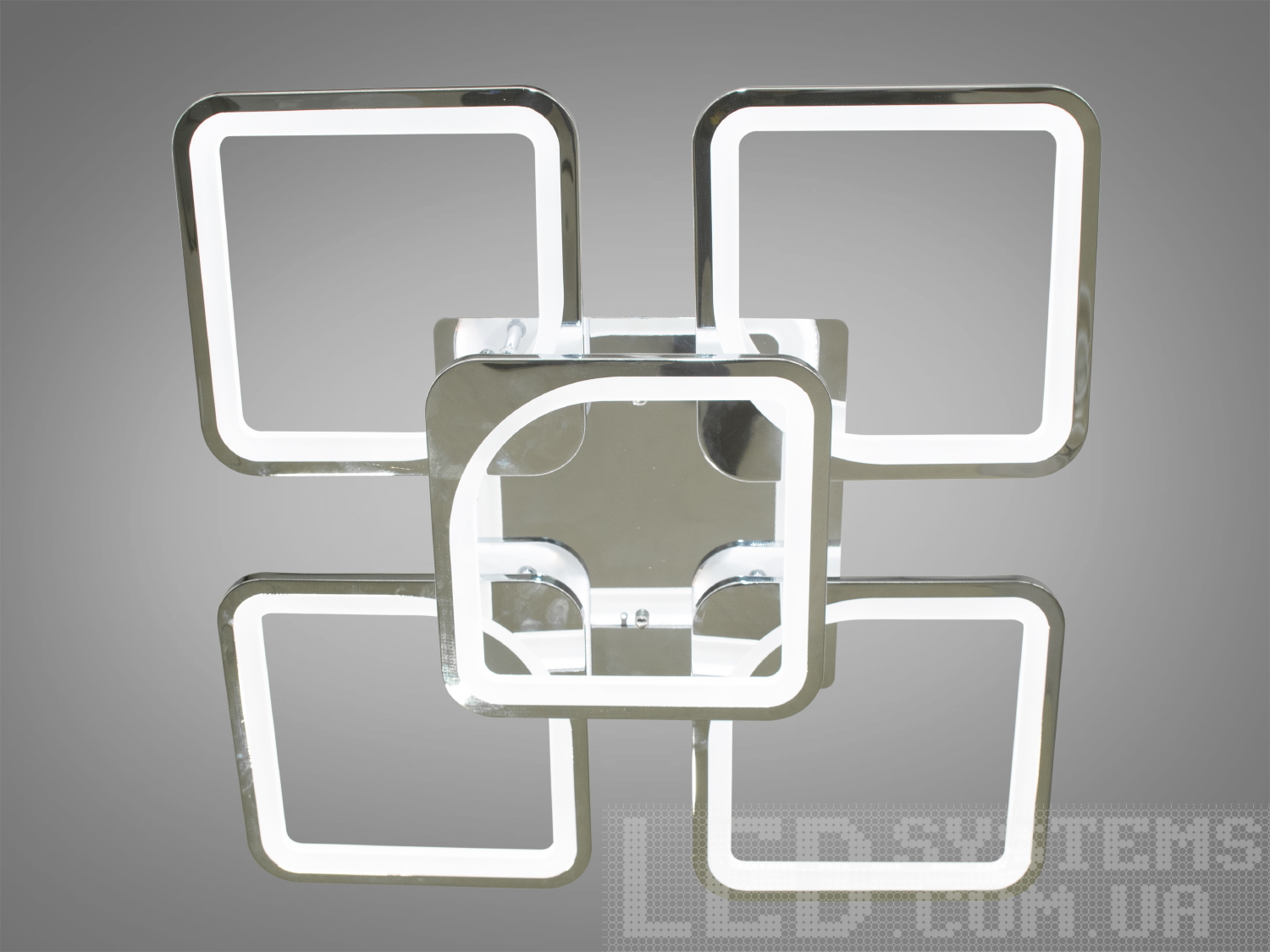 Світлодіодна люстра з квадратними плафонами з пультом та диммером підходить на площу приміщення приблизно 16кв.м.
Світлодіодна люстра має кілька режимів: холодний 6000К, нейтральний 4100К, теплий 3200К. Регулювання яскравості люстри від 5 до 100% відбувається за допомогою пульта дистанційного керування, що входить до комплекту. Кожне включення вимикання по черзі переводить люстру за такими режимами: холодне світло, тепле світло, нейтральне світло.
Люстра світить яскраво, але не сліпить за рахунок матеріалу &ndash; акрилу, до того ж цей матеріал дуже міцний &ndash; його важко зашкодити. Застосовується для зали, вітальні, кухні, спальні, їдальні, дитячої, тому що відсутні елементи, що б'ються. Кріпиться до підвісних, натяжних, звичайних стель.